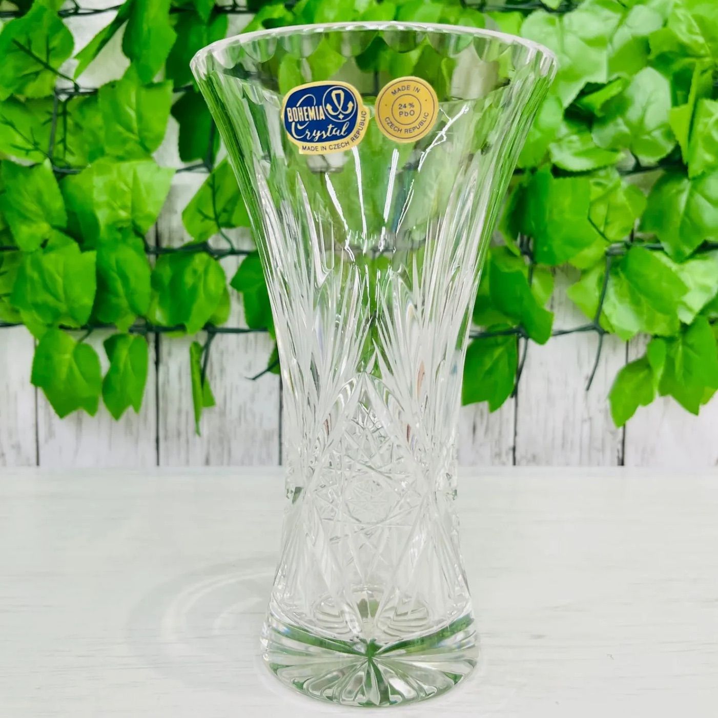 ボヘミアグラス クリスタルガラス フラワーベース 花柄彫刻 約20cm