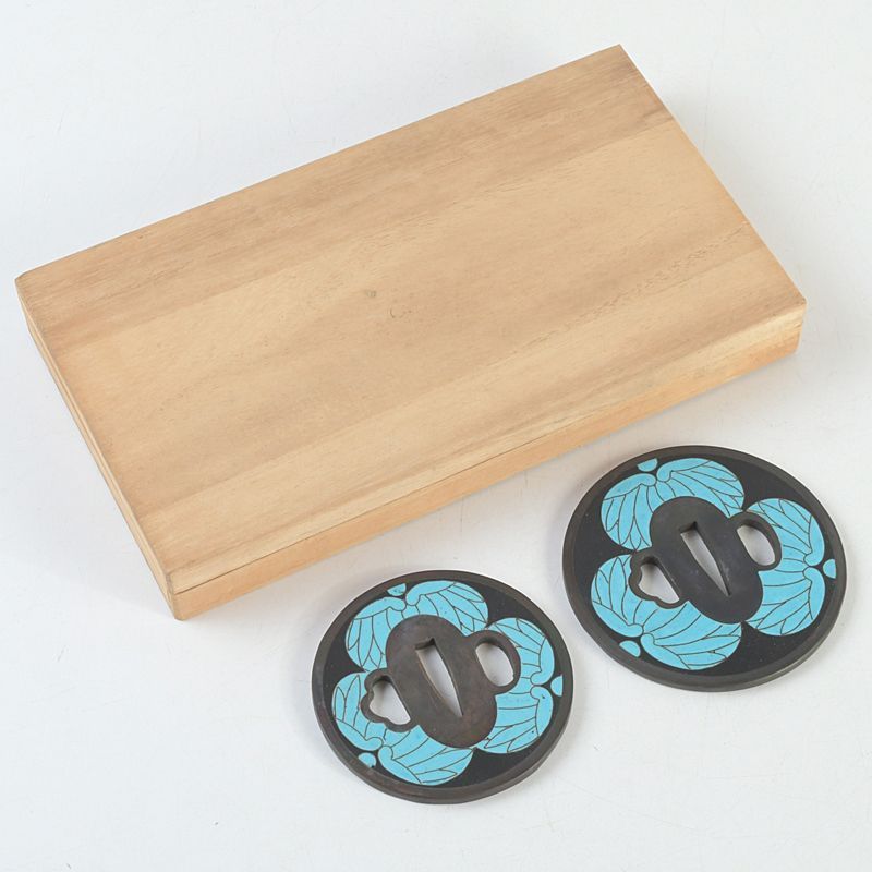 武具 刀装具 銅製 七宝三つ葉葵文 鍔 一對 桐箱付 V 4167