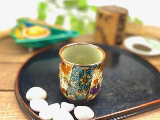 九谷焼 湯呑 湯飲み 小 青粒＋金花詰(傑作) 裏絵 - メルカリ