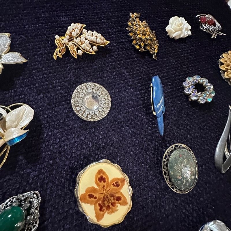 vintage】ブローチ まとめ売り 大量 110点以上 vintage】ブローチ