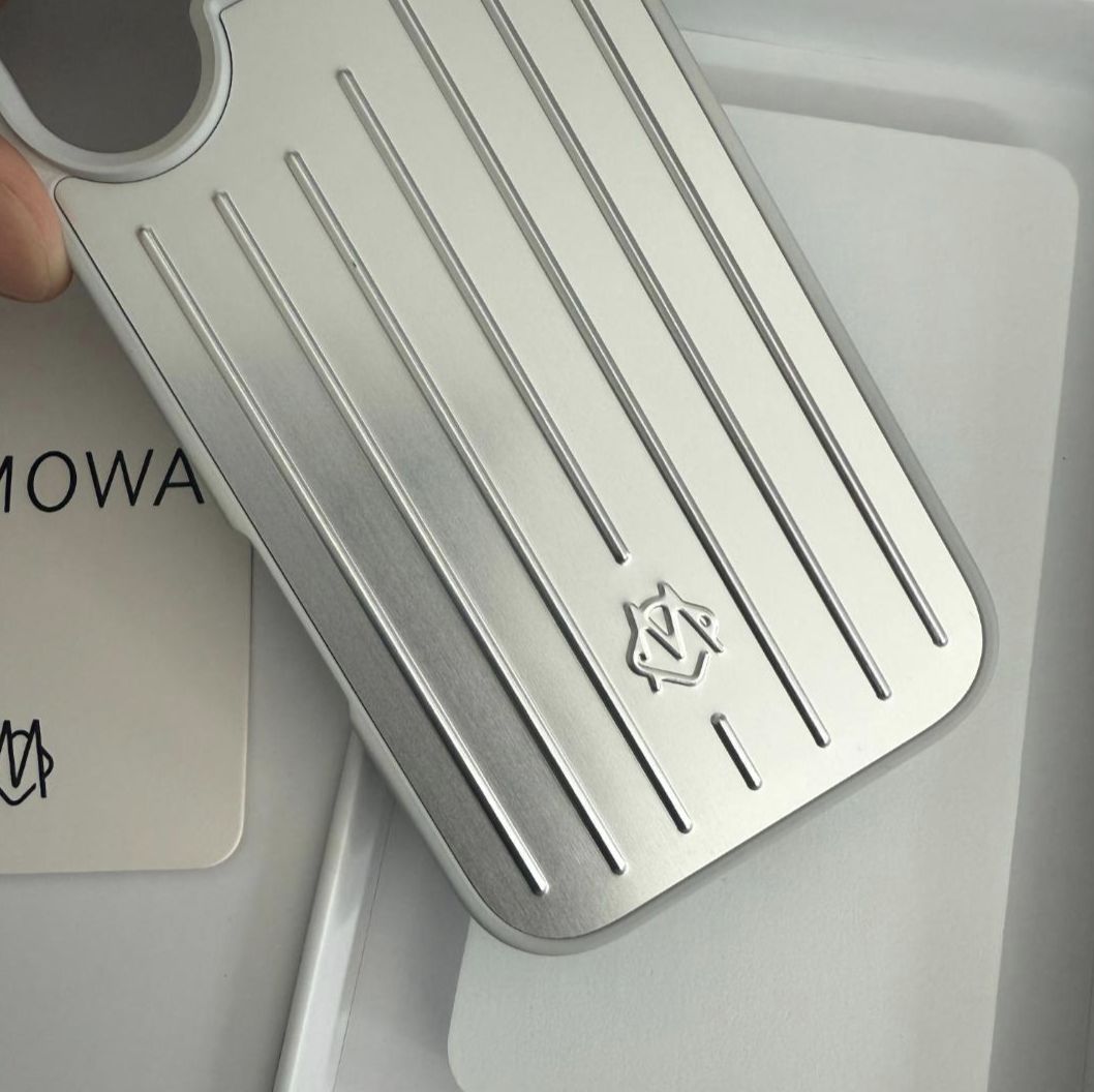 新品 未使用 RIMOWA シルバー iPhone16proMax ケース - メルカリ