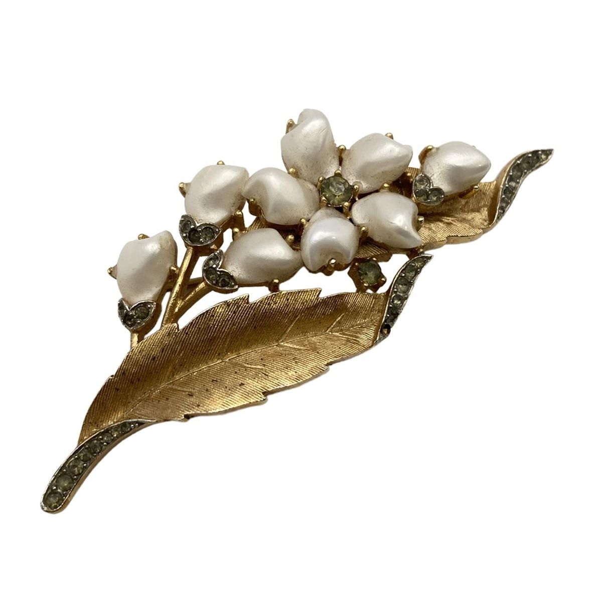 TRIFARI(トリファリ) ブローチ - 白×ゴールド リーフ/フラワー/ライン