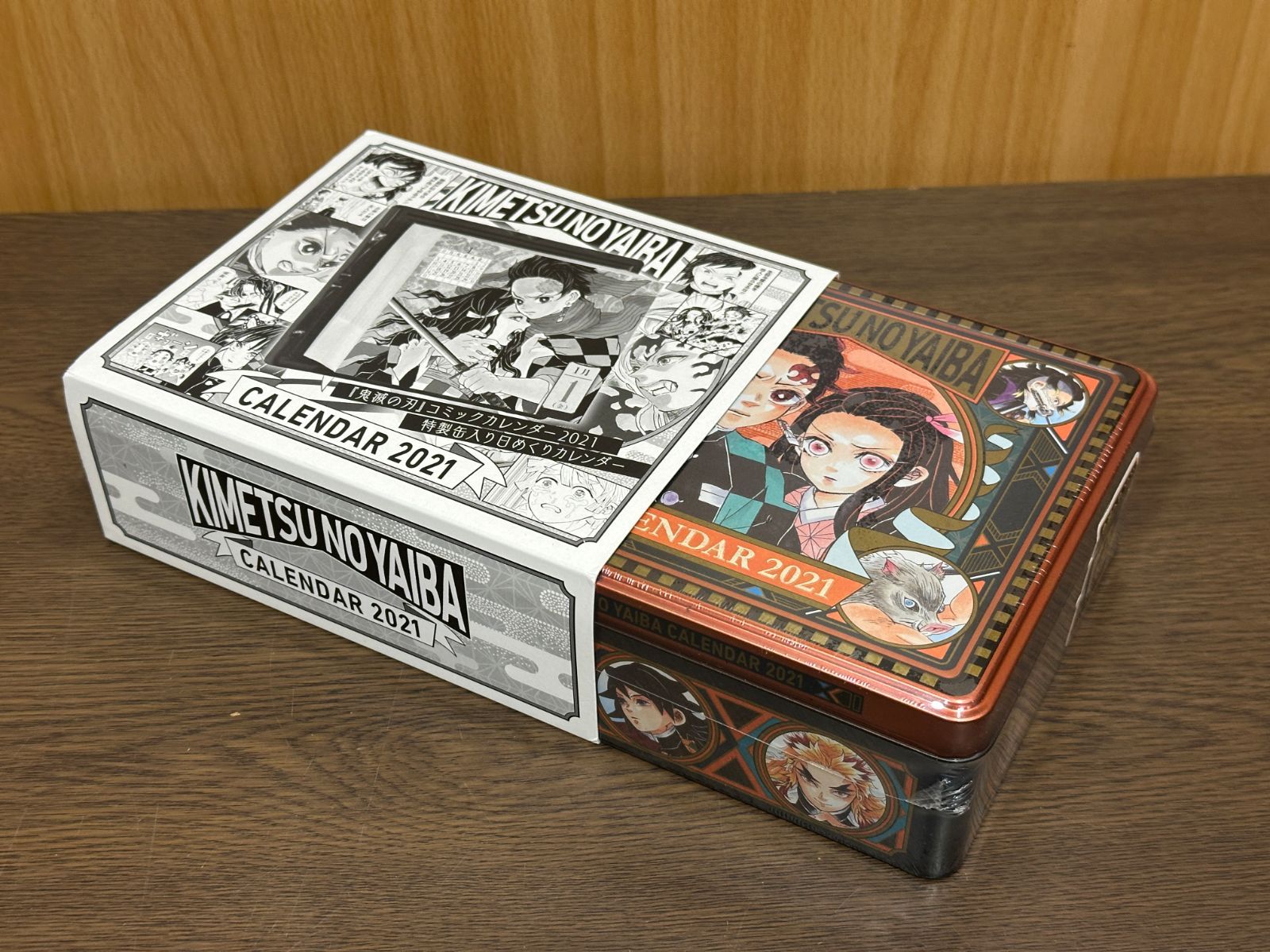 A059-104定 鬼滅の刃 コミックカレンダー2021 特製 缶入り 日めくり