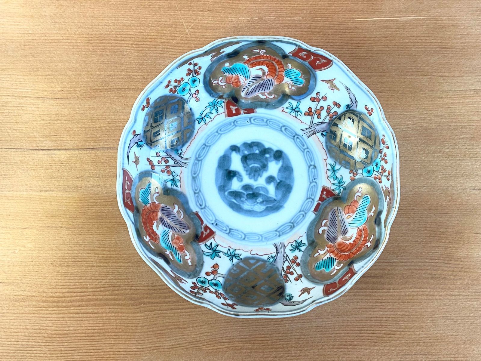 能登蔵出し 時代 伊万里 色絵金彩 銘有 花窓絵図 大膾皿 直径17.5