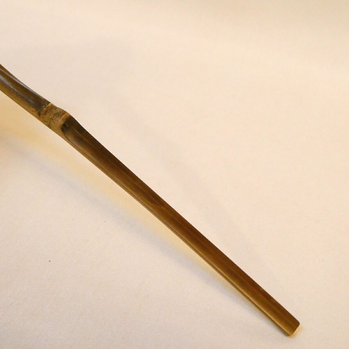 銘 初音】大徳寺九代管長 後藤瑞厳老師 煤竹茶杓 大徳寺形 折り溜 瑞巌