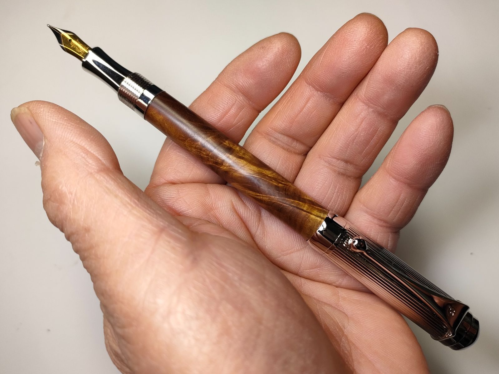 白檀】レトロドーム万年筆 - メルカリ