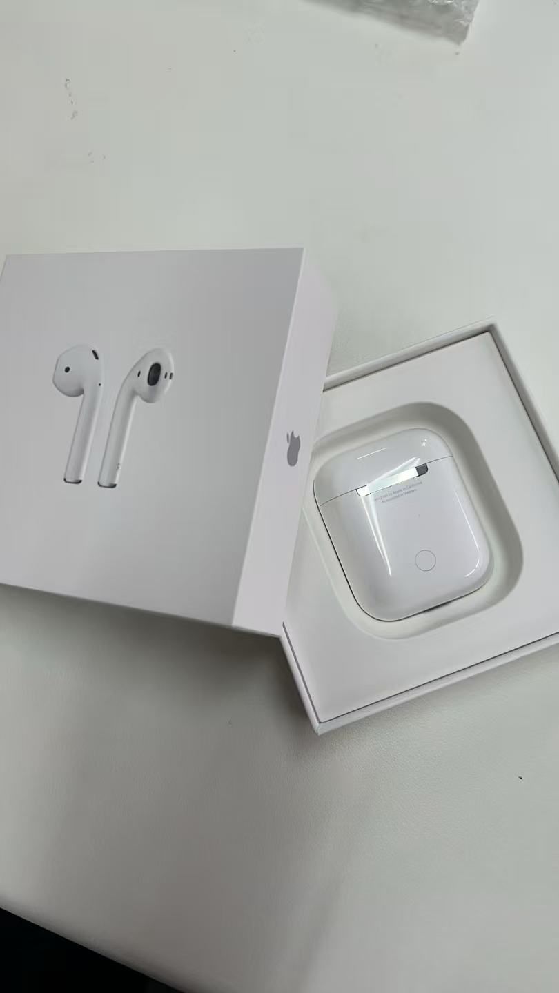 ジャンク品 AirPods with Charging Case 第2世代 MV7N2J/A - メルカリ