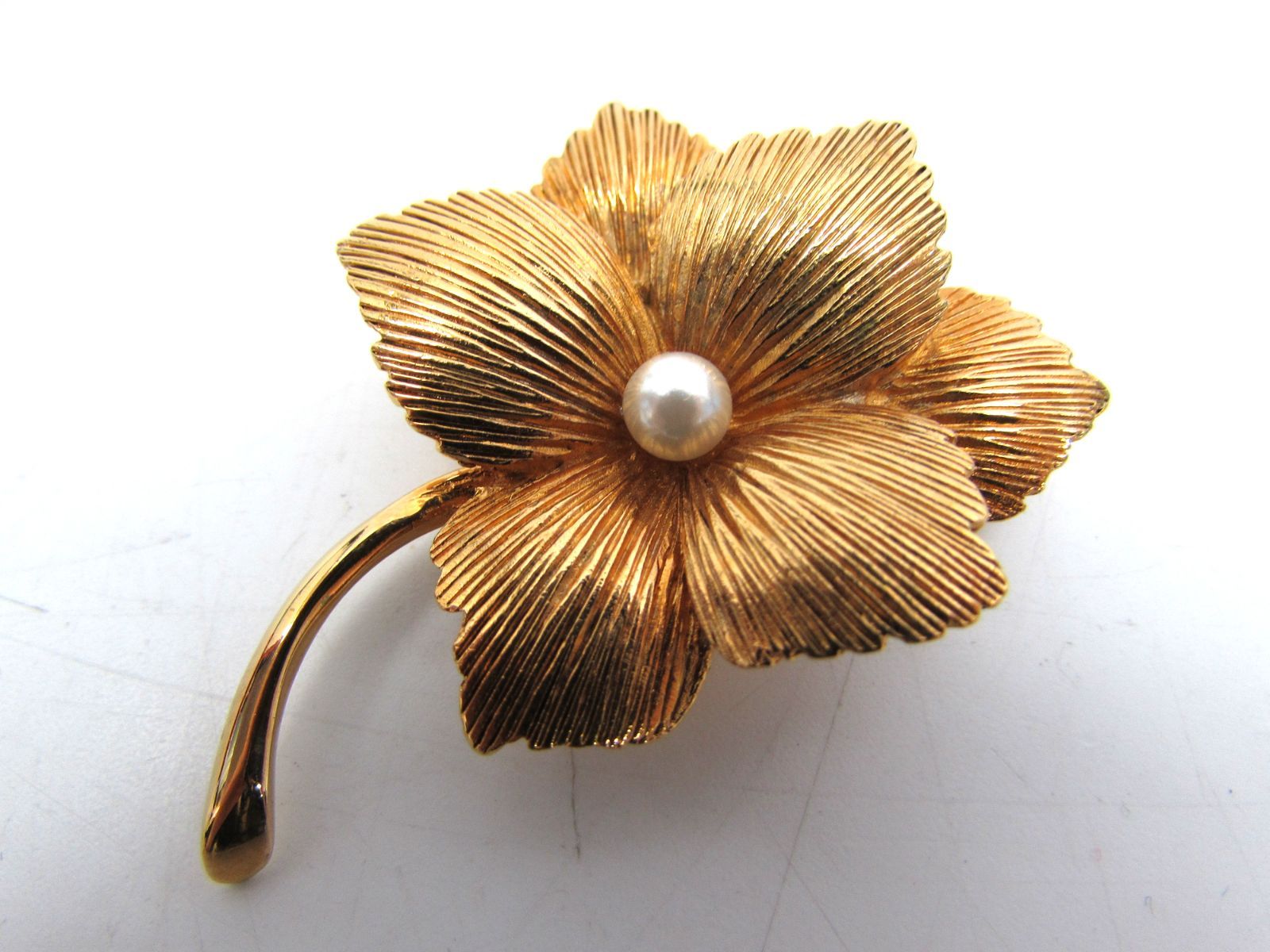 ビンテージ carven カルヴェン ブローチ ゴールド色 花 フェイクパール