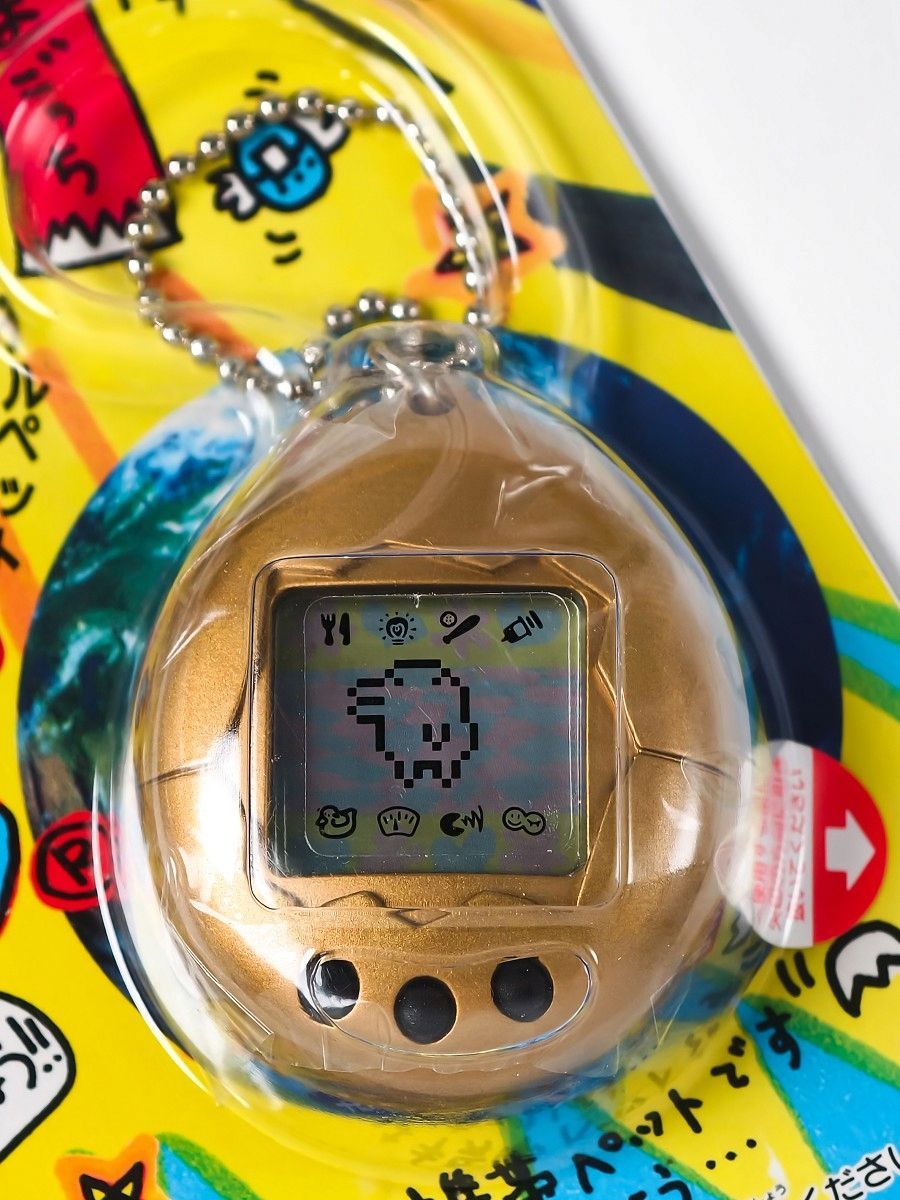 未開封 バンダイ 初代 たまごっち 金色 1996年 お正月限定 - メルカリ