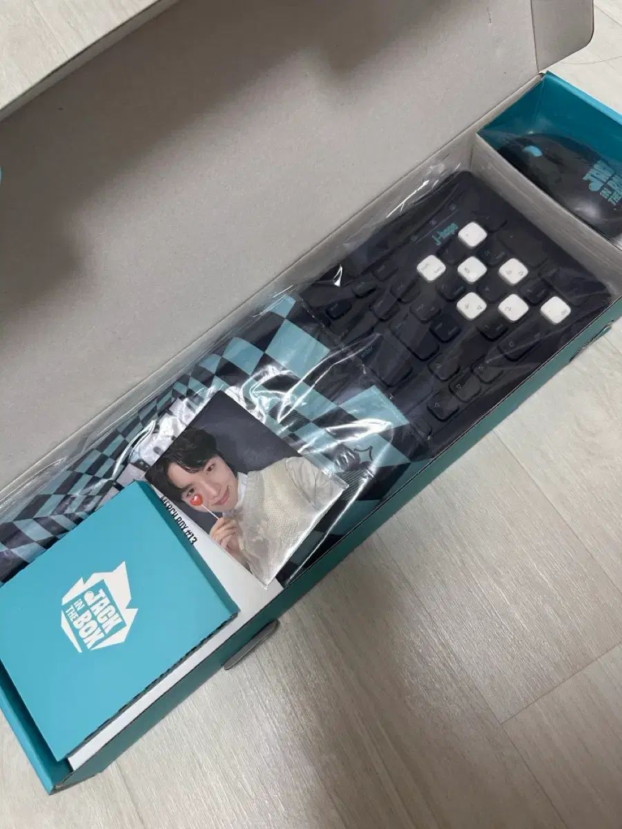 BTS MERCH BOX マーチボックス 13 (トレカ付き フォトカード 付き