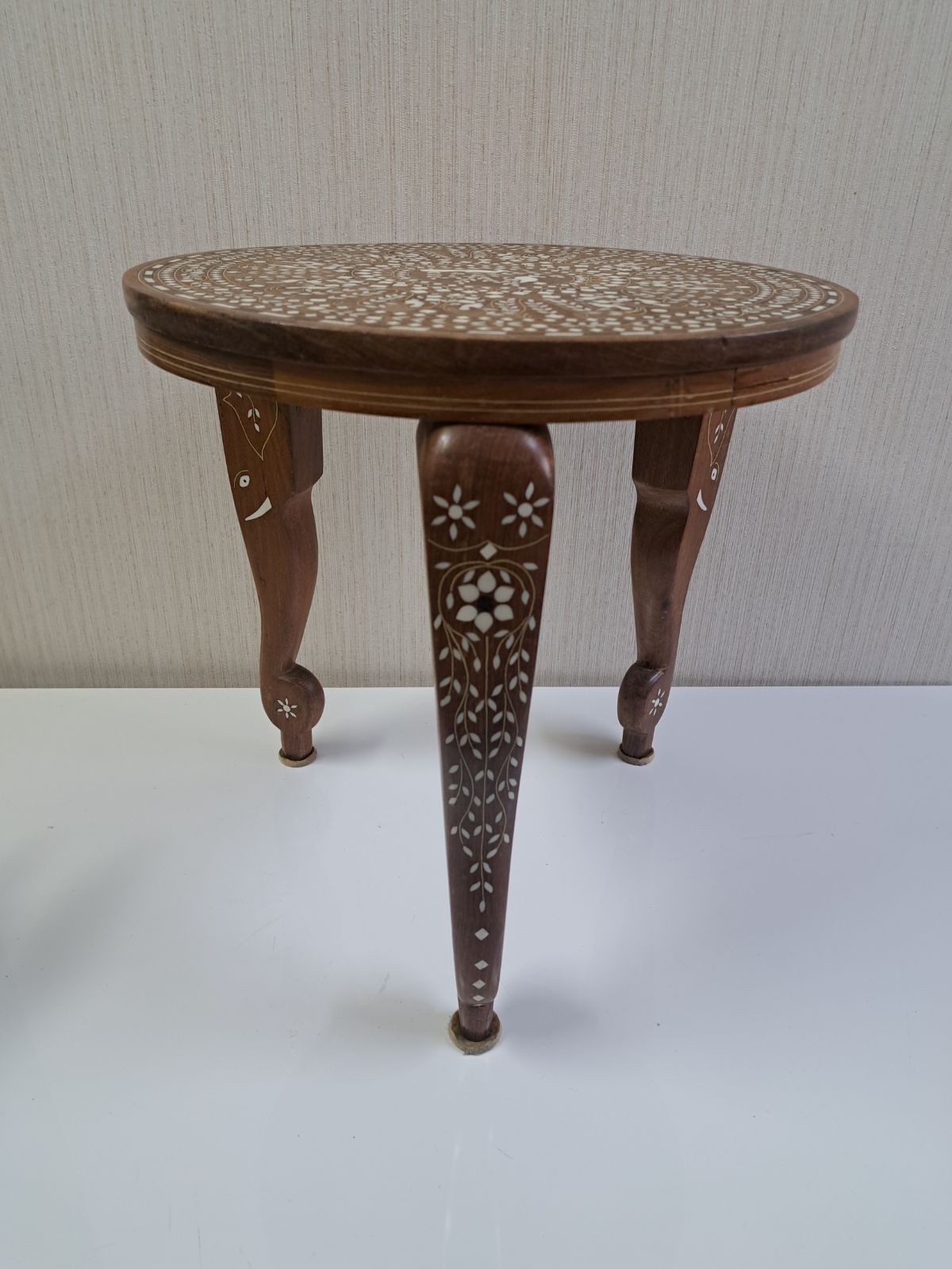 シスーウッド 鳥､象モチーフ 象嵌(ぞうがん)細工 3本脚 アジアンサイド