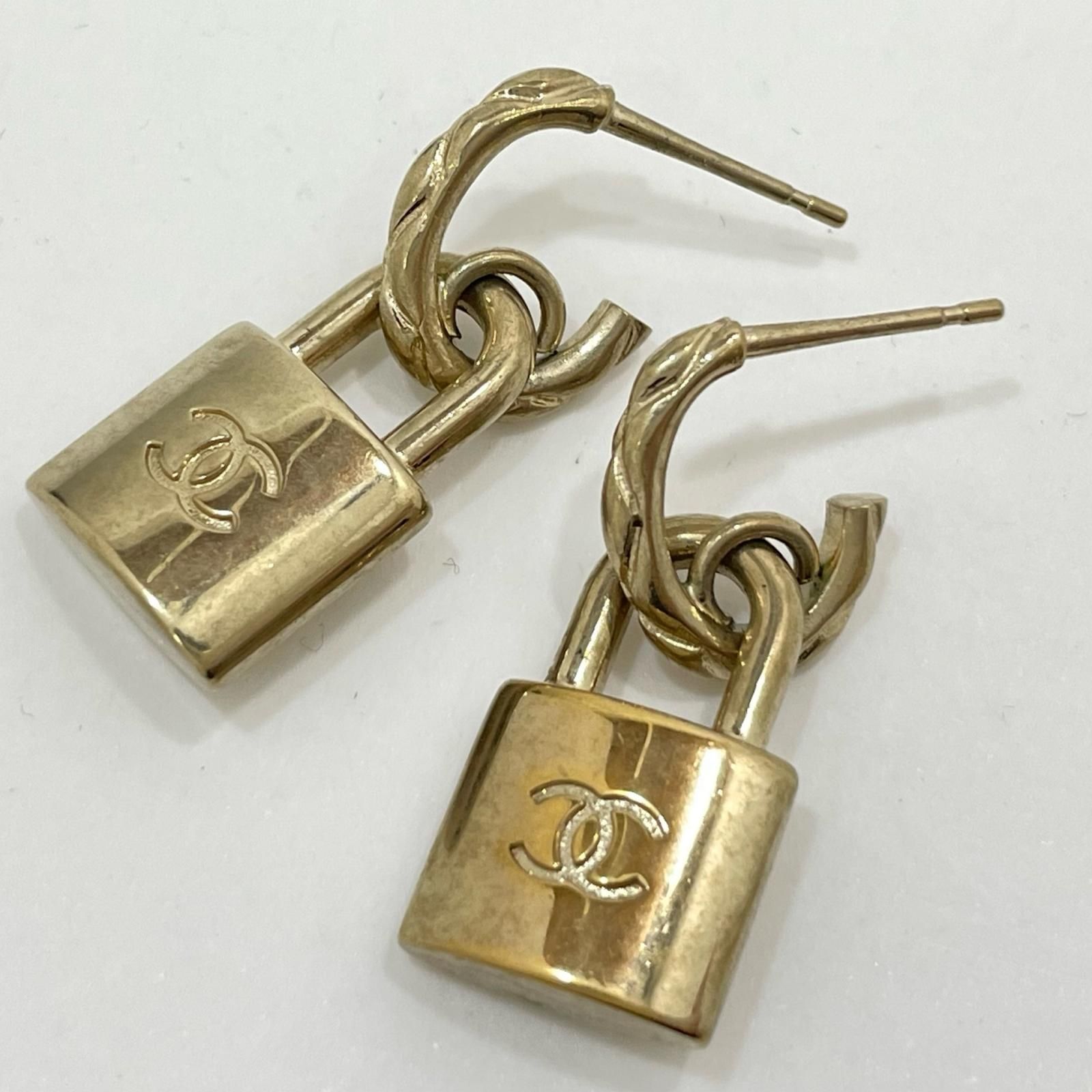 中古】CHANEL | シャネル カデナ 南京錠 ピアス ゴールド【尾張小牧店