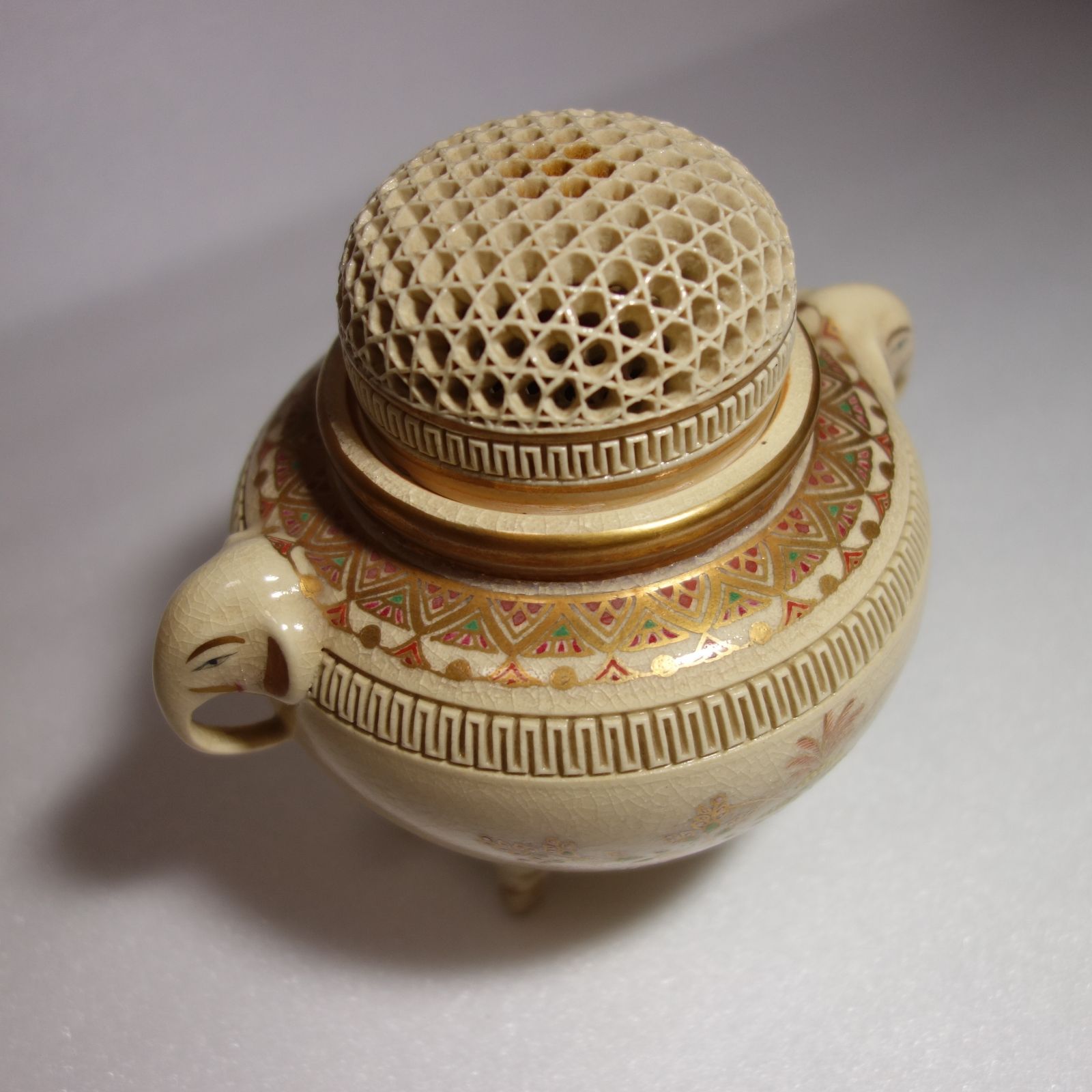 白薩摩 三足透香炉 （光石作） ⭐️白薩摩焼透かし香炉 三つ足ちとせ窯