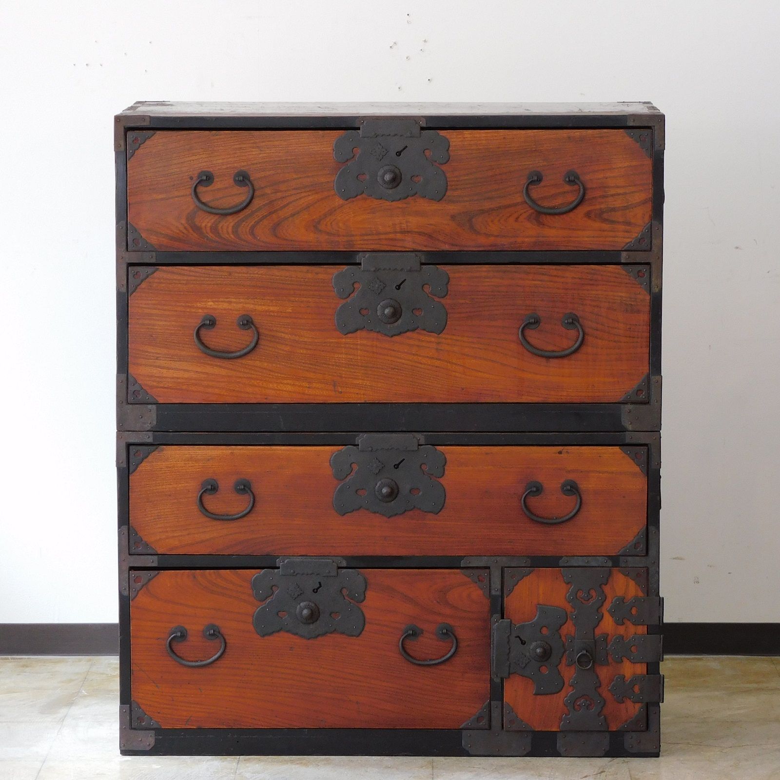 打ち出し金具時代庄内箪笥 扉付き 時代箪笥 時代家具 古家具古タンス