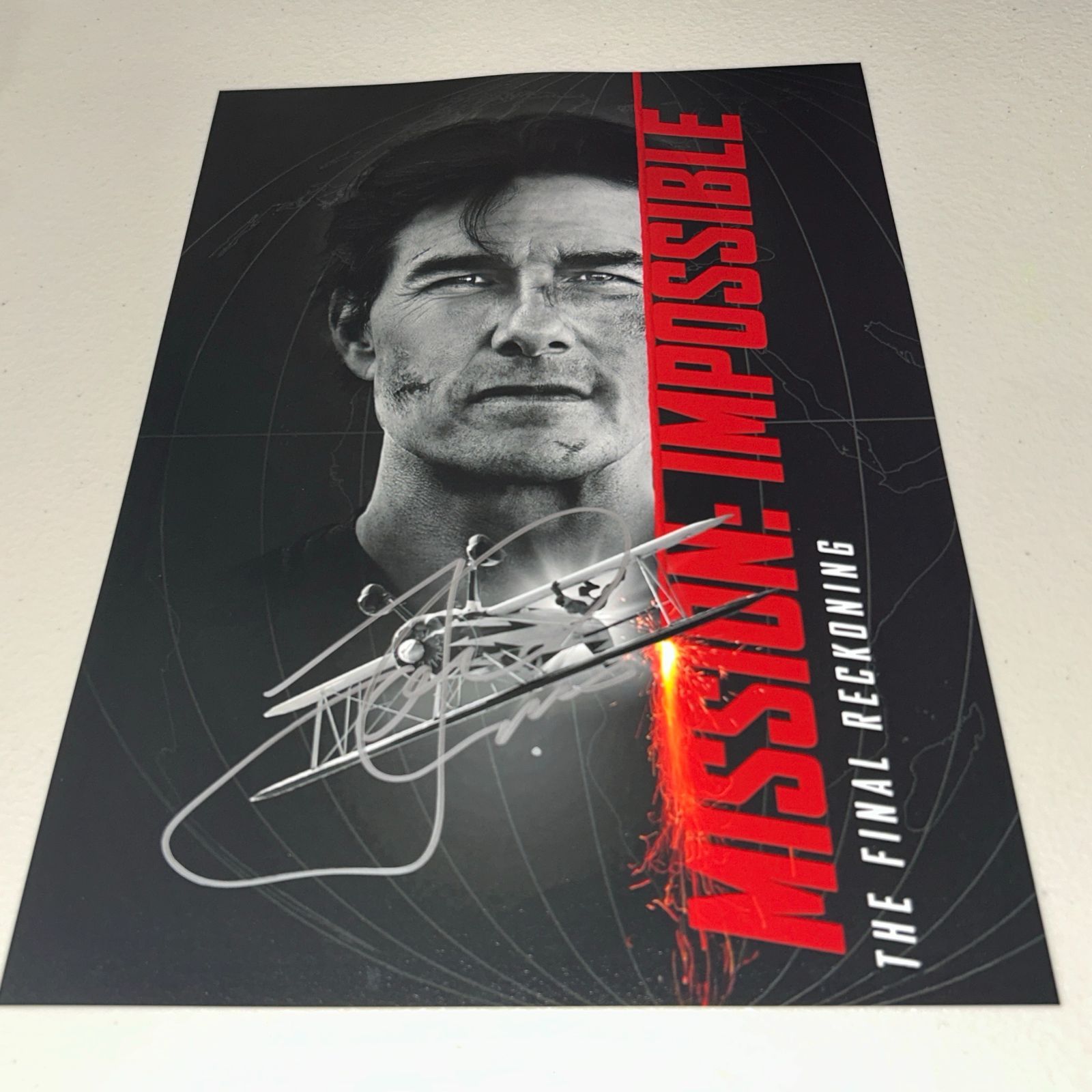 トム・クルーズ 直筆サイン「ミッション：インポッシブル2」スチール写真