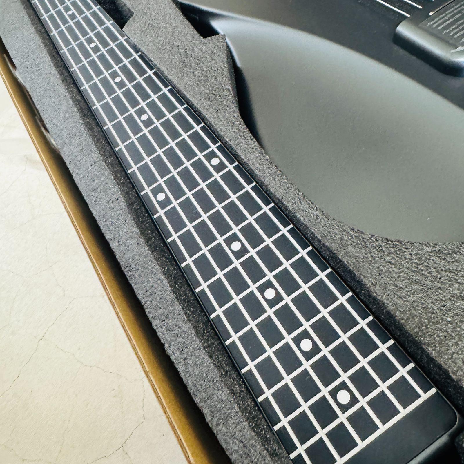 S【ほぼ未使用】AeroBand Guitar エアロバンドギター Smart Painless