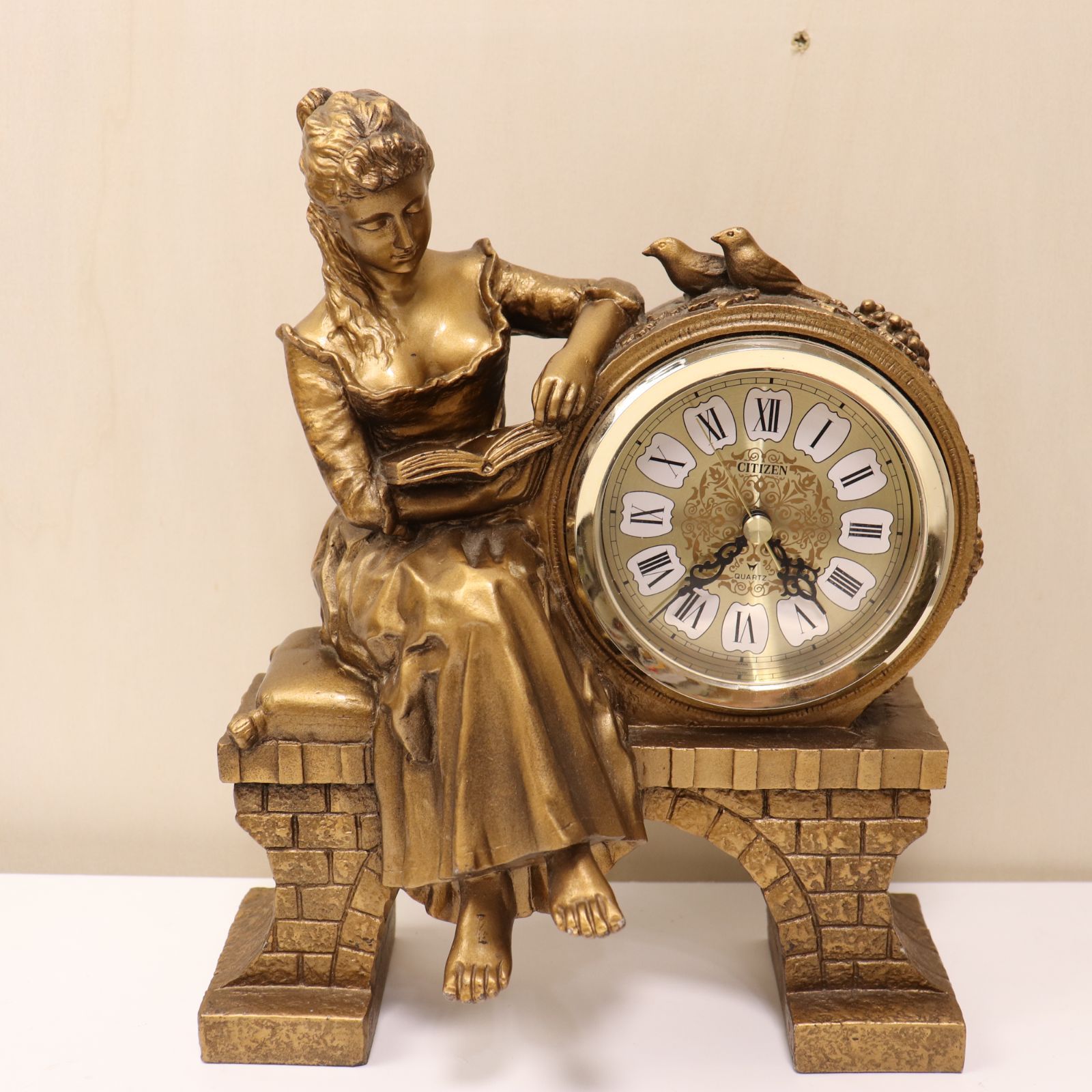 ブロンズ風 女性像 置時計