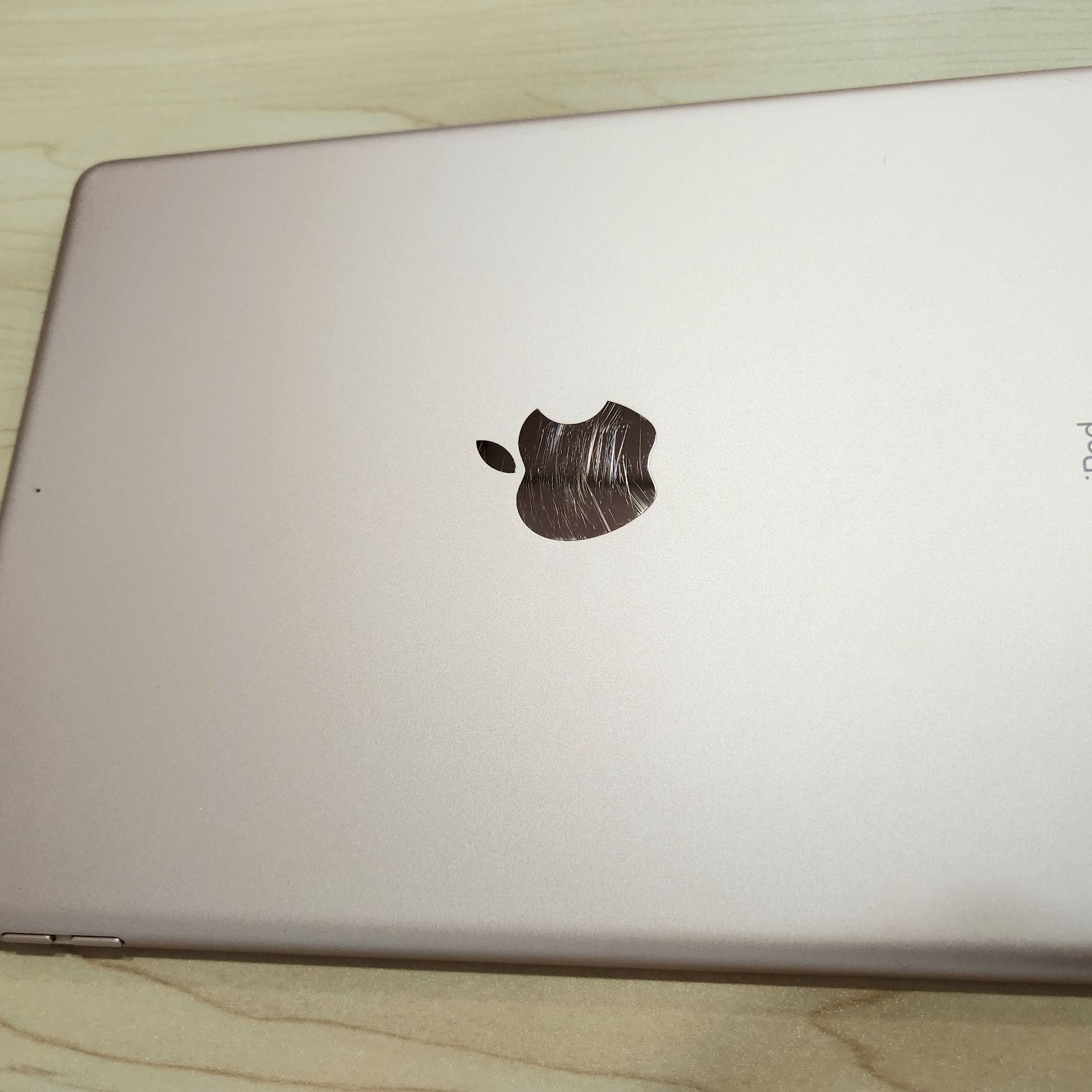 ジャンク】Apple iPad 第8世代 Wi-Fiモデル 節約 32GB ゴールド