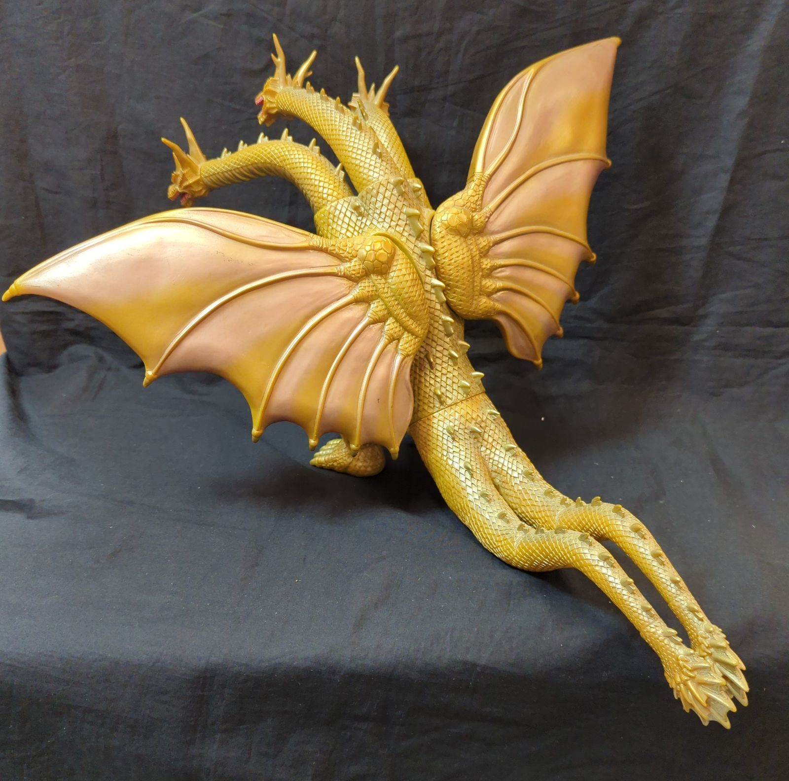 BANDAI『超ドラゴン怪獣 キングギドラビッグサイズソフビフィギュア