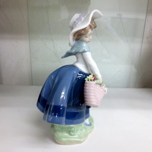 リヤドロ フィギュリン きれいな花ばかり 少女 花かご 陶器 人形 女性