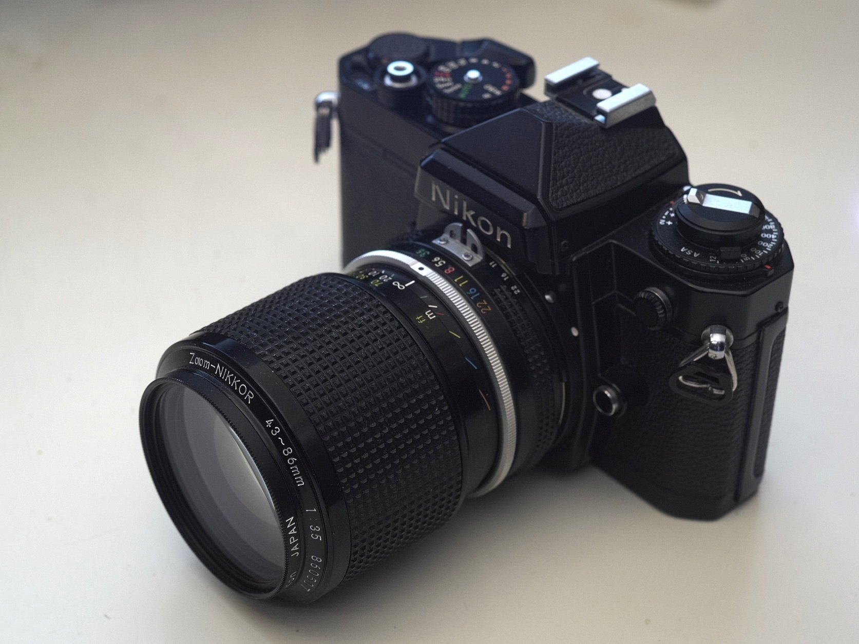 Nikon フイルム一眼レフカメラ FEのレンズセット 本体とレンズセット