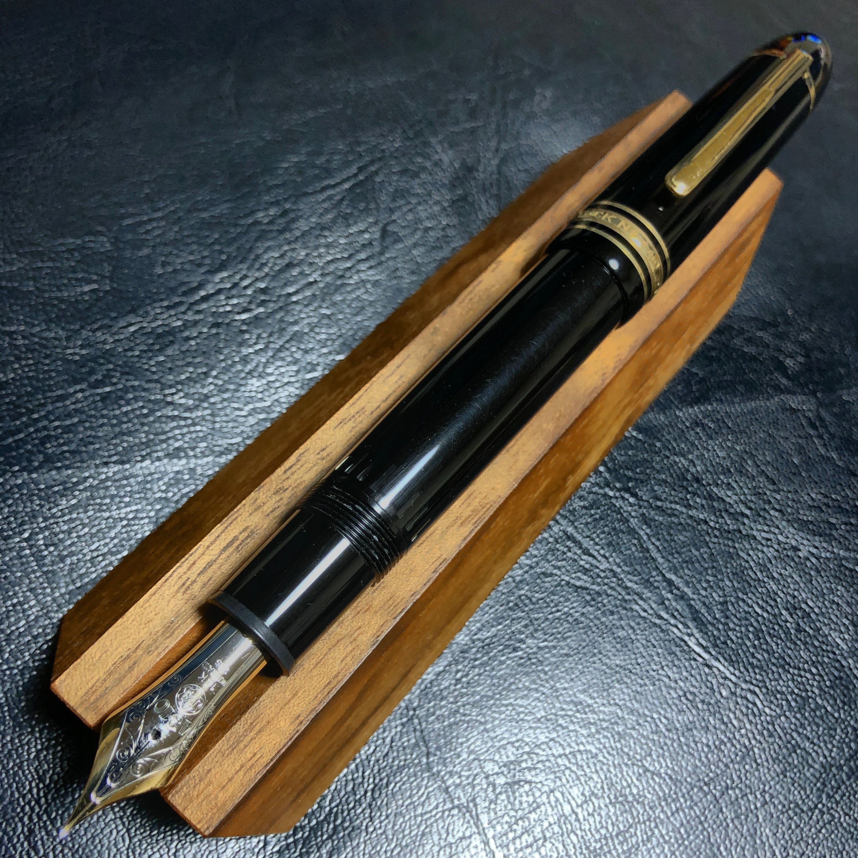 週末特価 Mont Blanc ボエム 万年筆 ペン先14K Mont Blanc ボエム