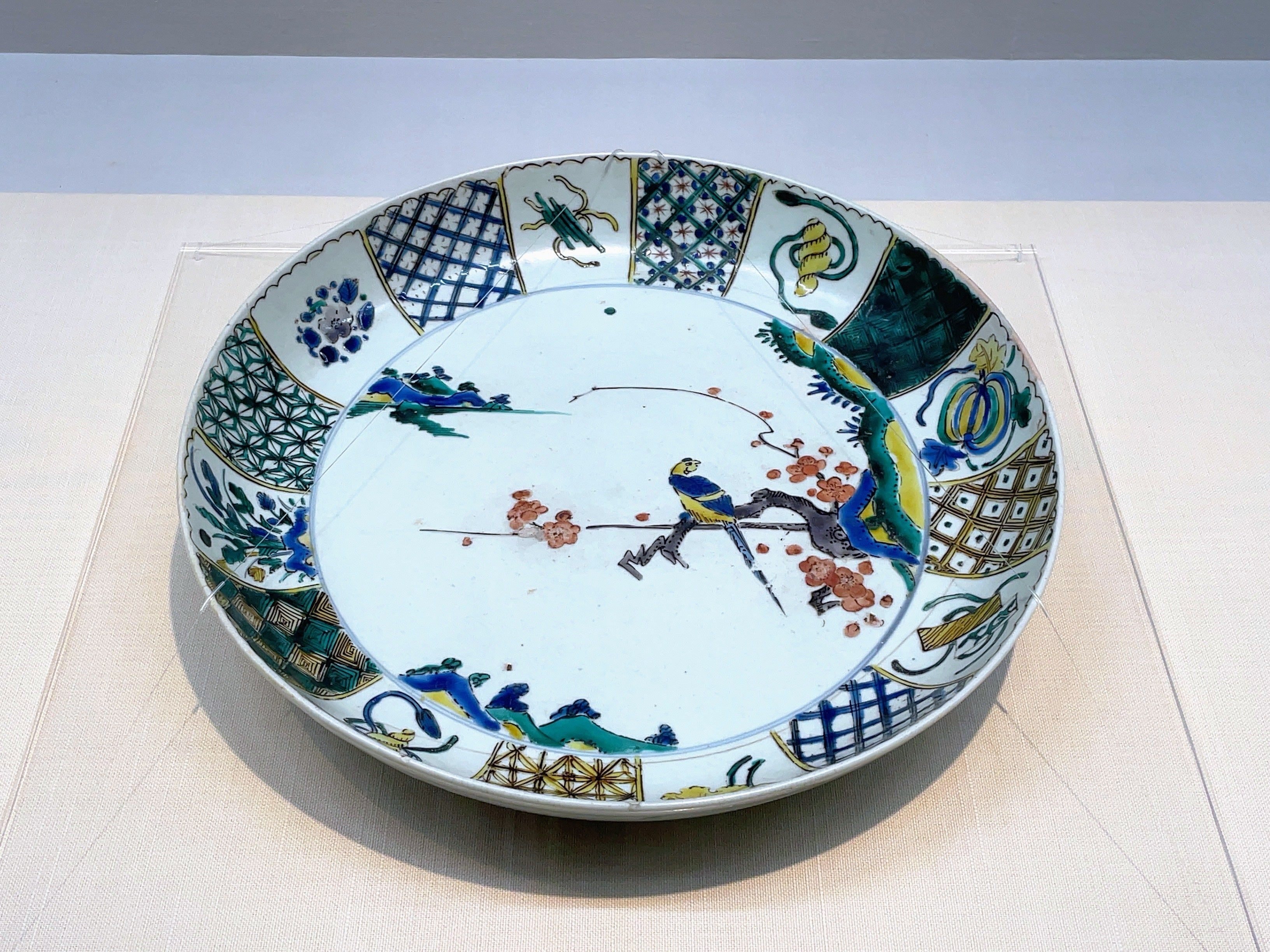 古九谷古伊万里菱形色絵鶴の図九谷焼美術館展示1客