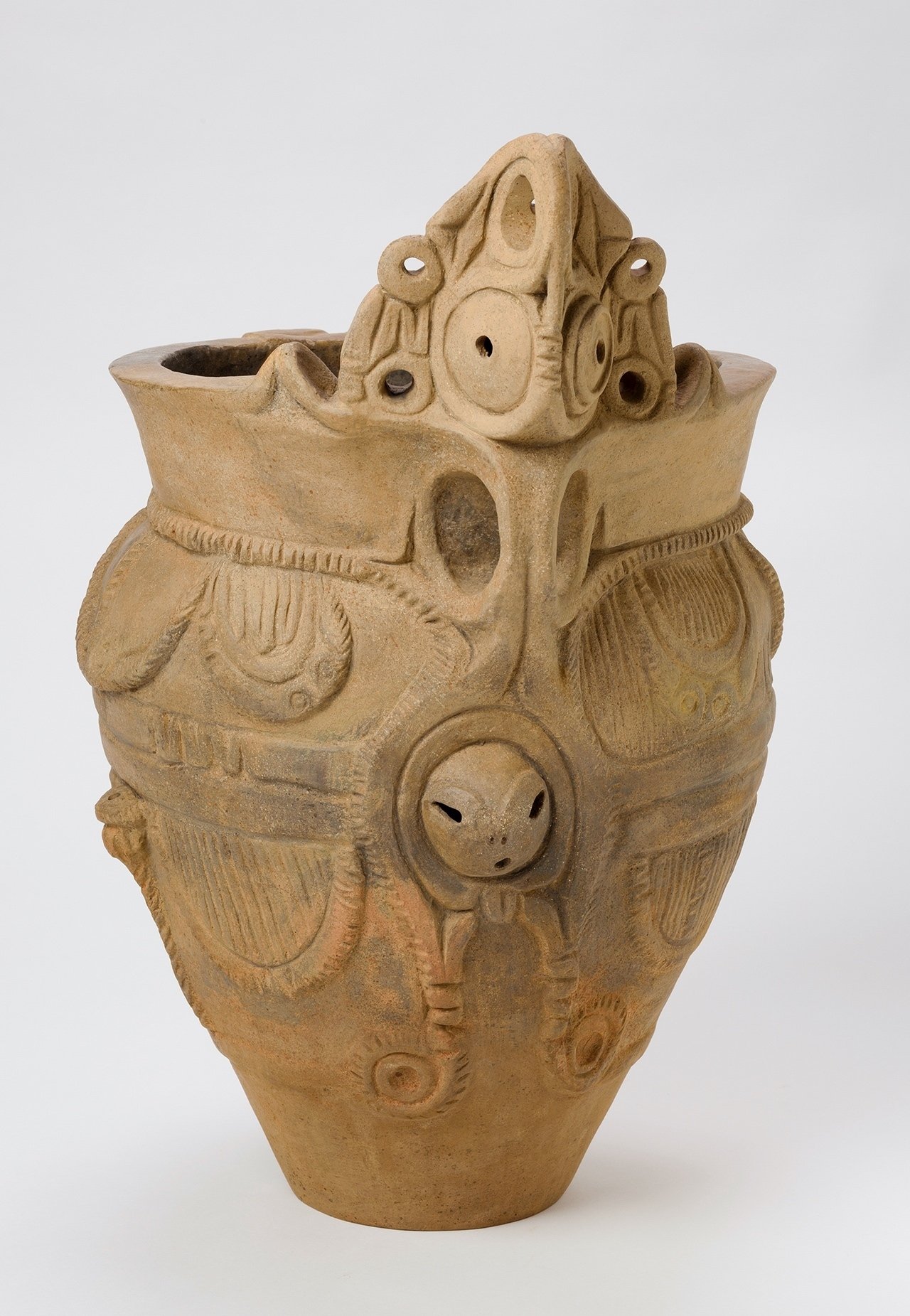 山梨県韮崎市穂坂町出土の顔面把手 | 【LIG】縄文時代 縄文土器