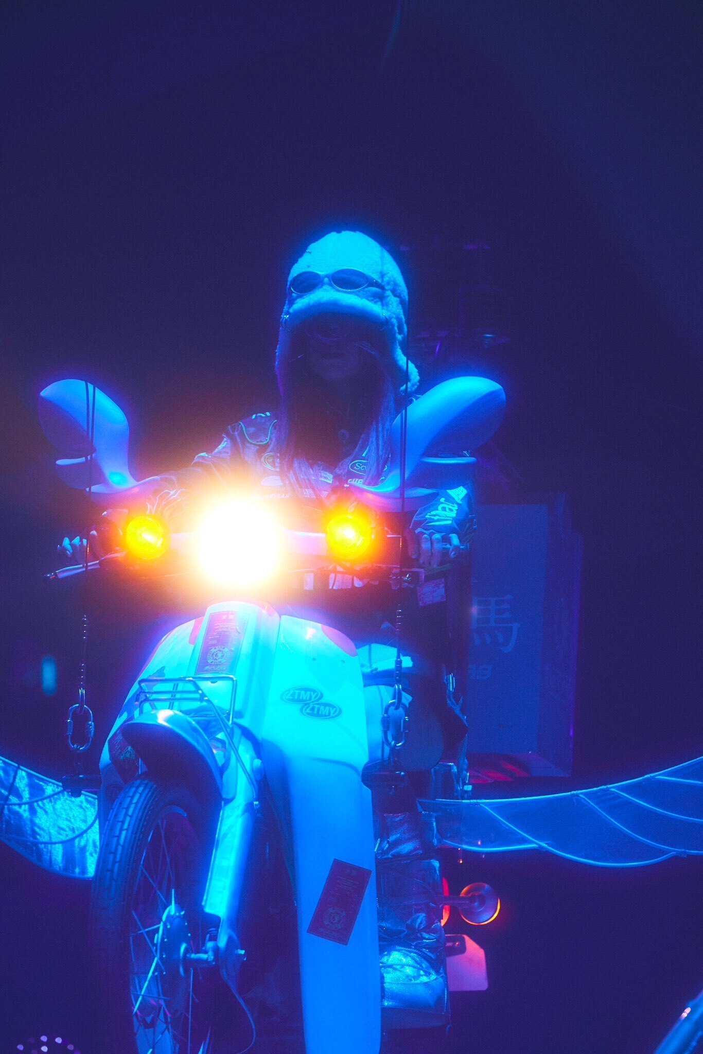 ずっと真夜中でいいのに。羅武ペガ スタッフT M & コック帽 ずっと