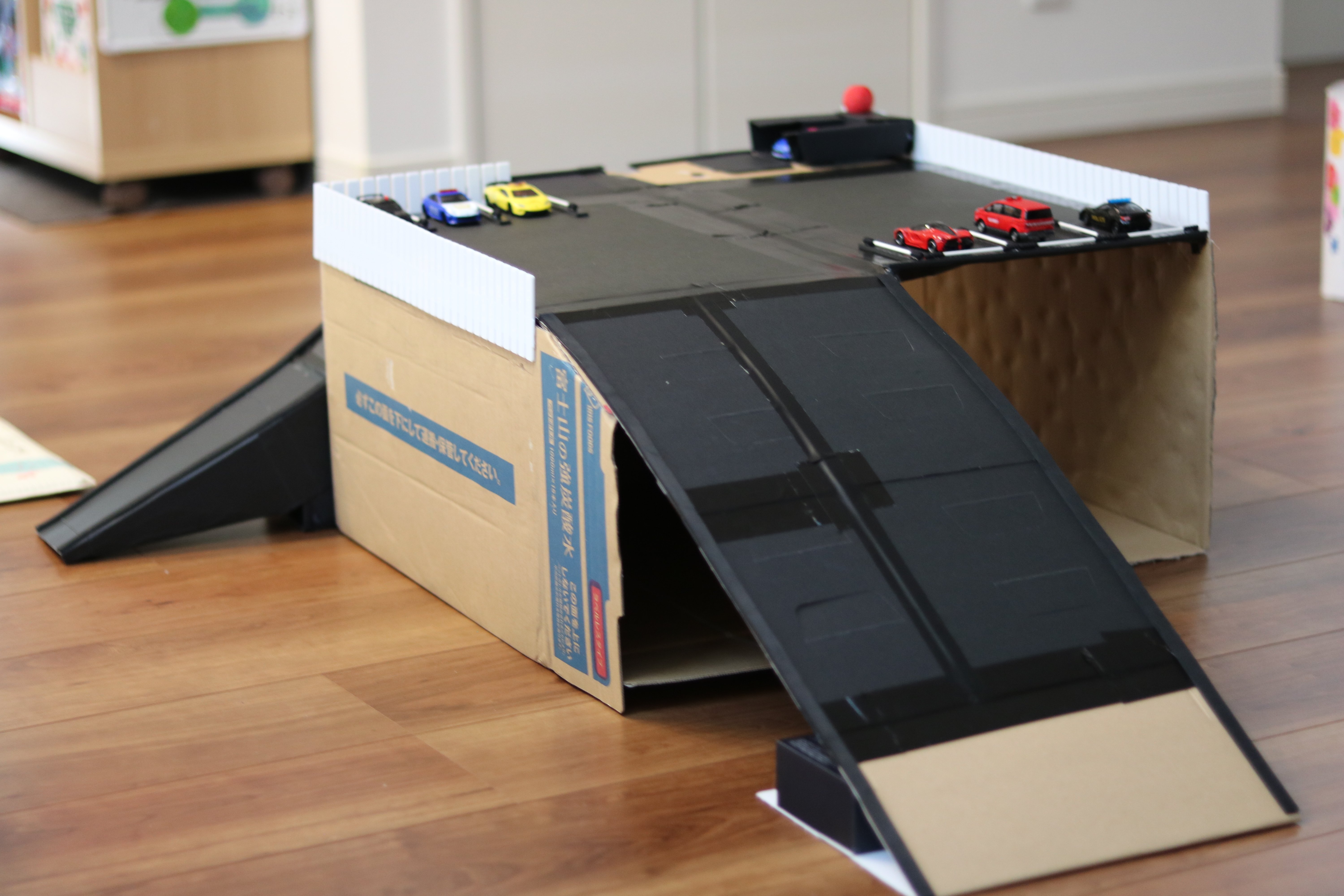 トミカの「屋上駐車場(滑り台付き)」をDIYしてみました｜きよし｜IT