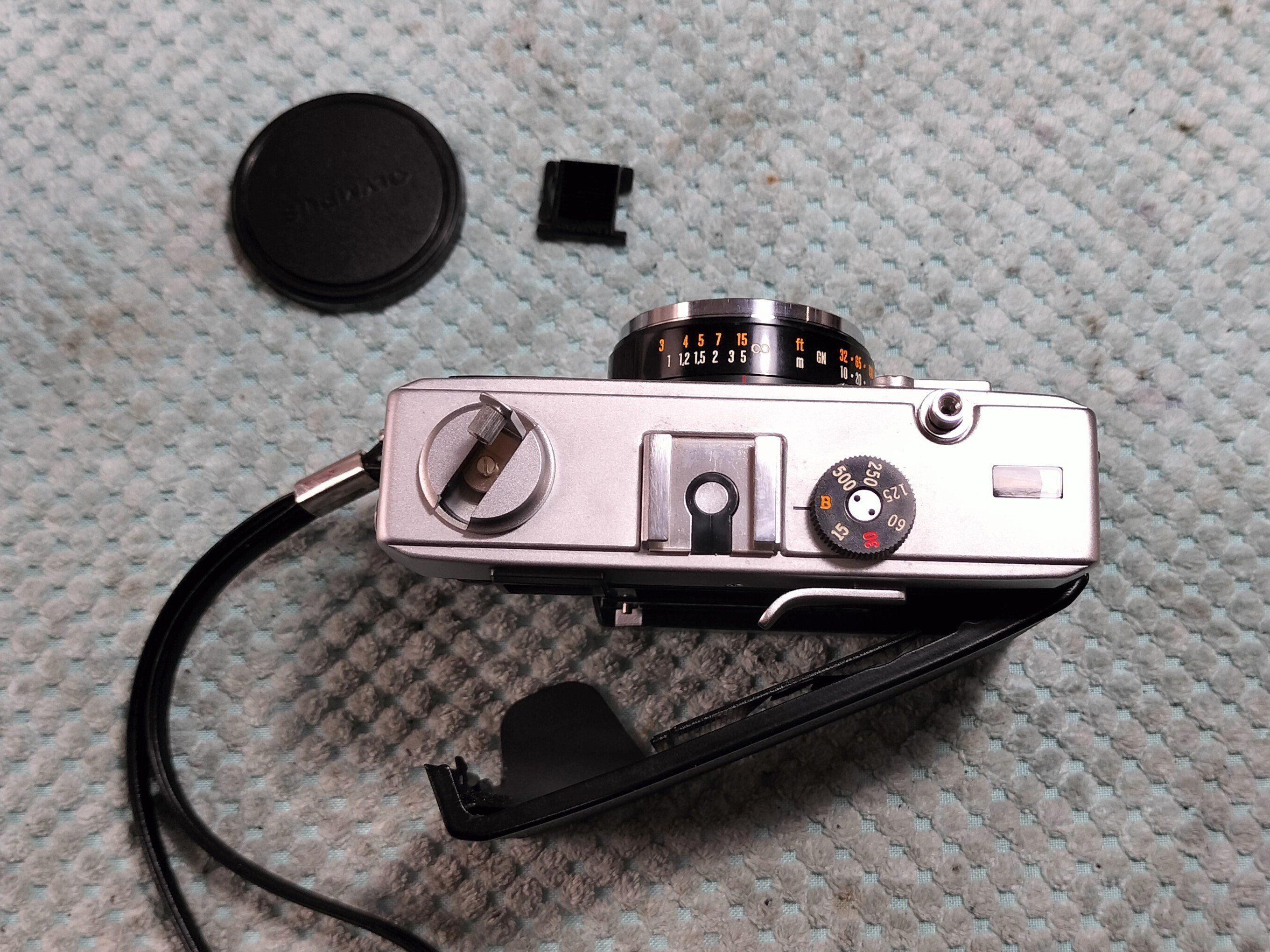 Olympus 35RCの分解｜フィルムカメラ修理のアクアカメラ