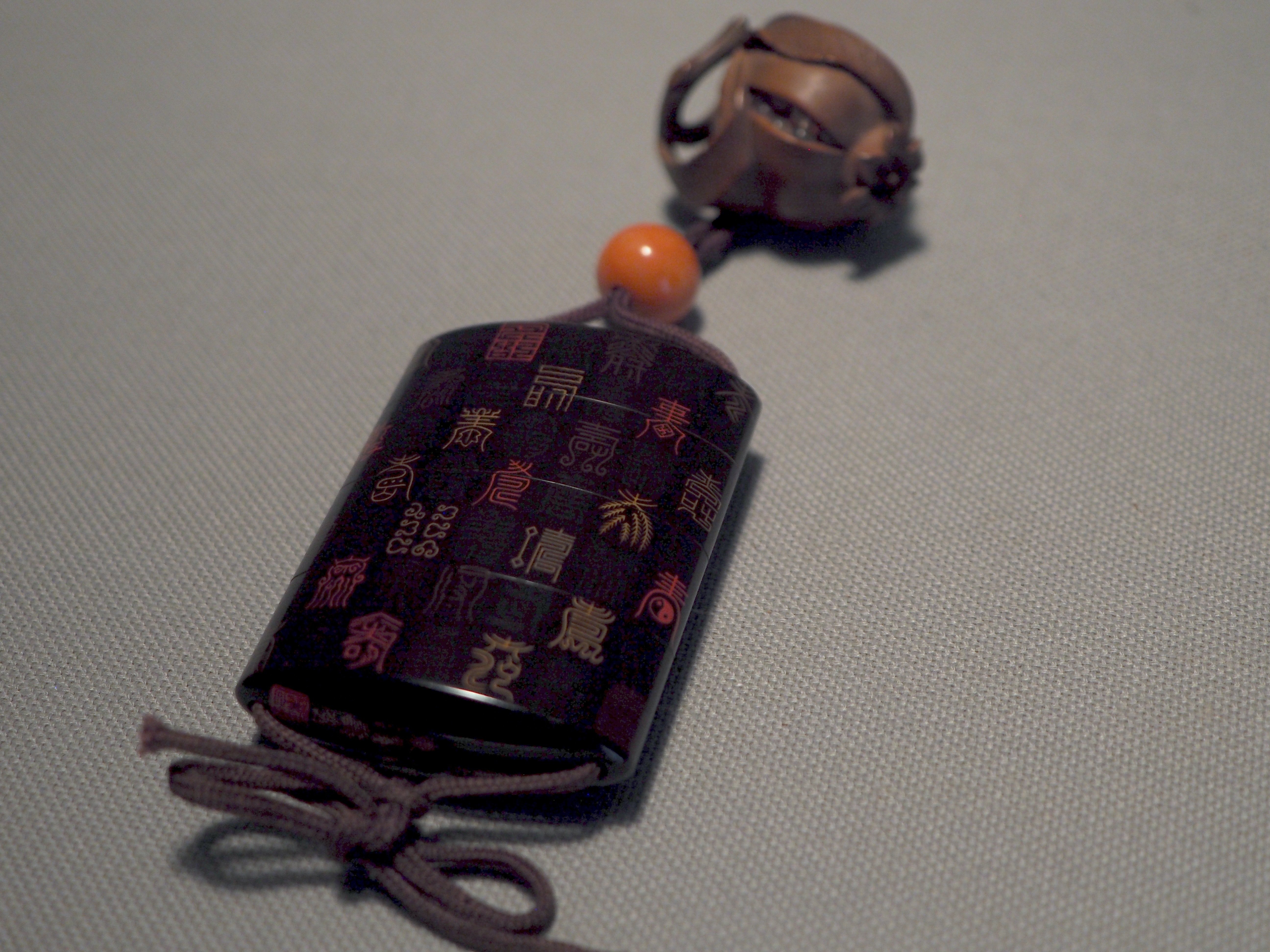 A48 【江戸時代】 漆芸印籠 2点 根付／時代のダメージあり ＃｛ A48