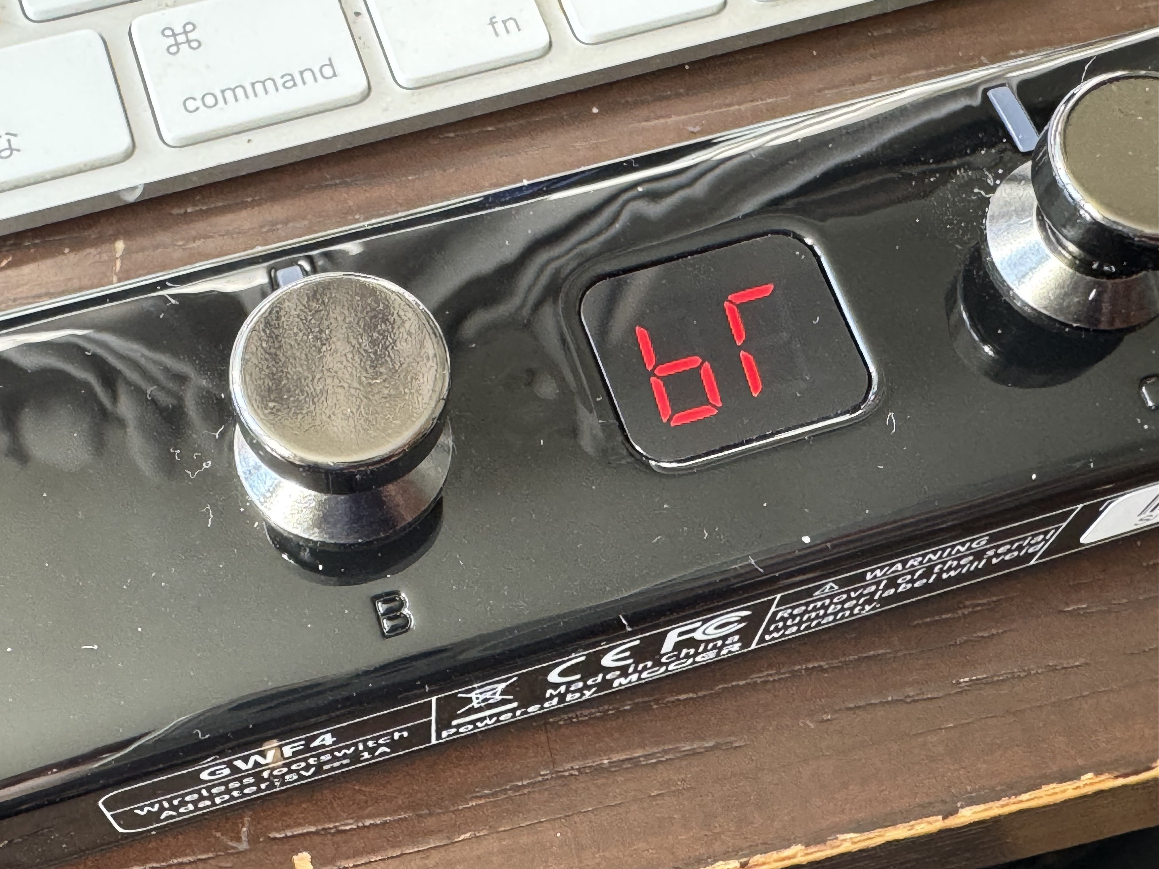 MooerのワイヤレスフットペダルGWF4｜Croquetteギター機材研究