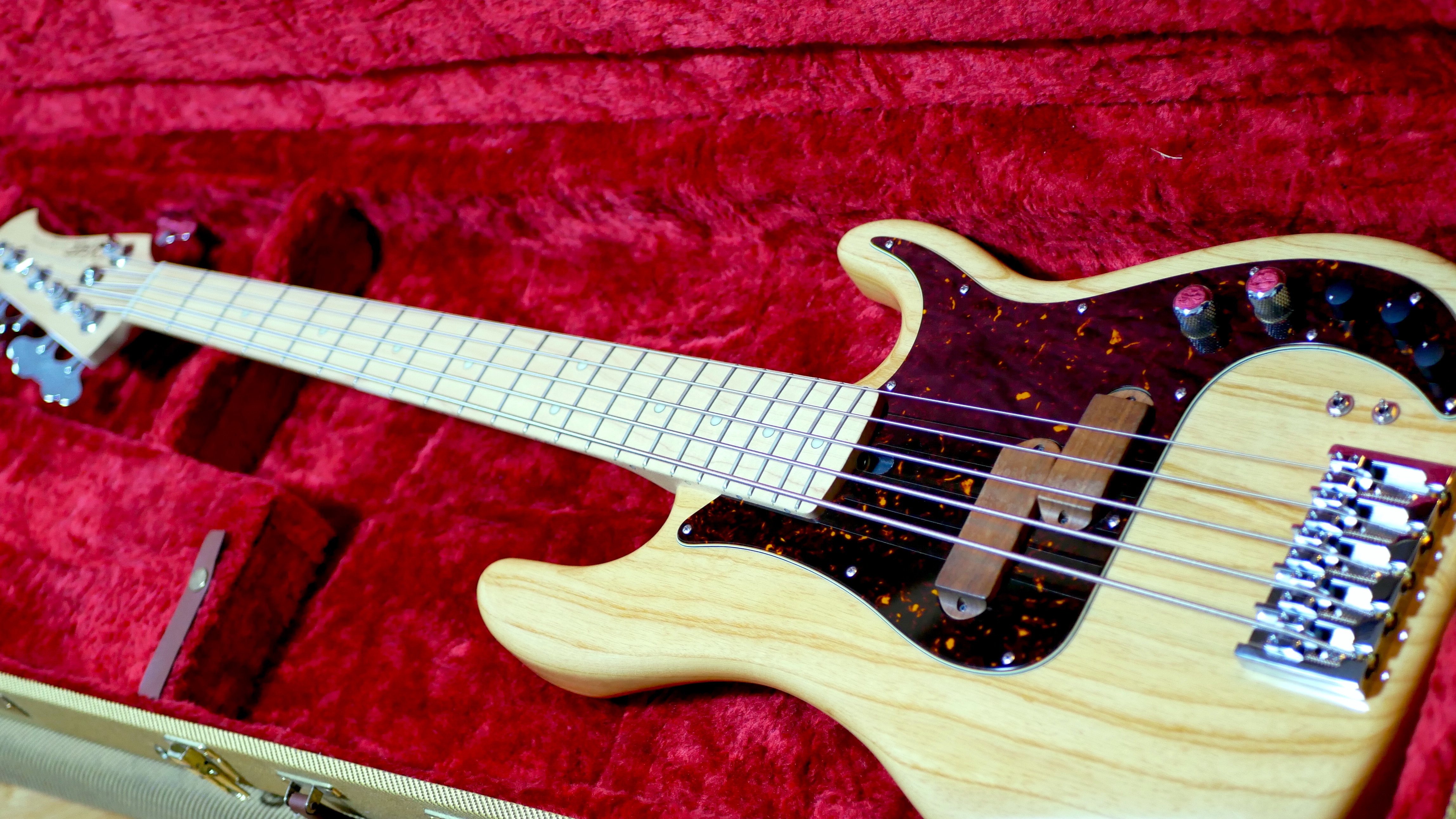 プレシジョンベース マルチレイヤーカラー ラッカーフィニッシュ