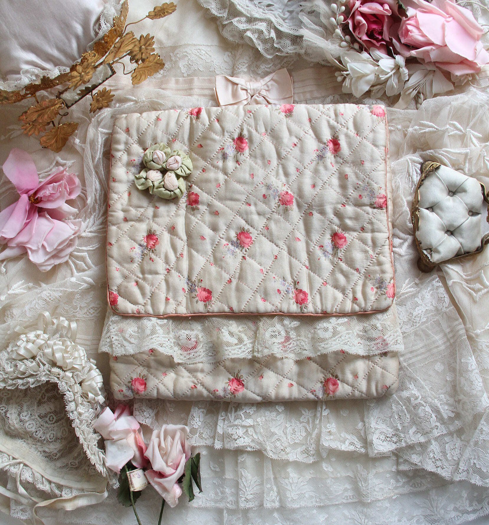 パリの骨董屋さんで購入の繊細なレ―スのハンカチ、アンティーク