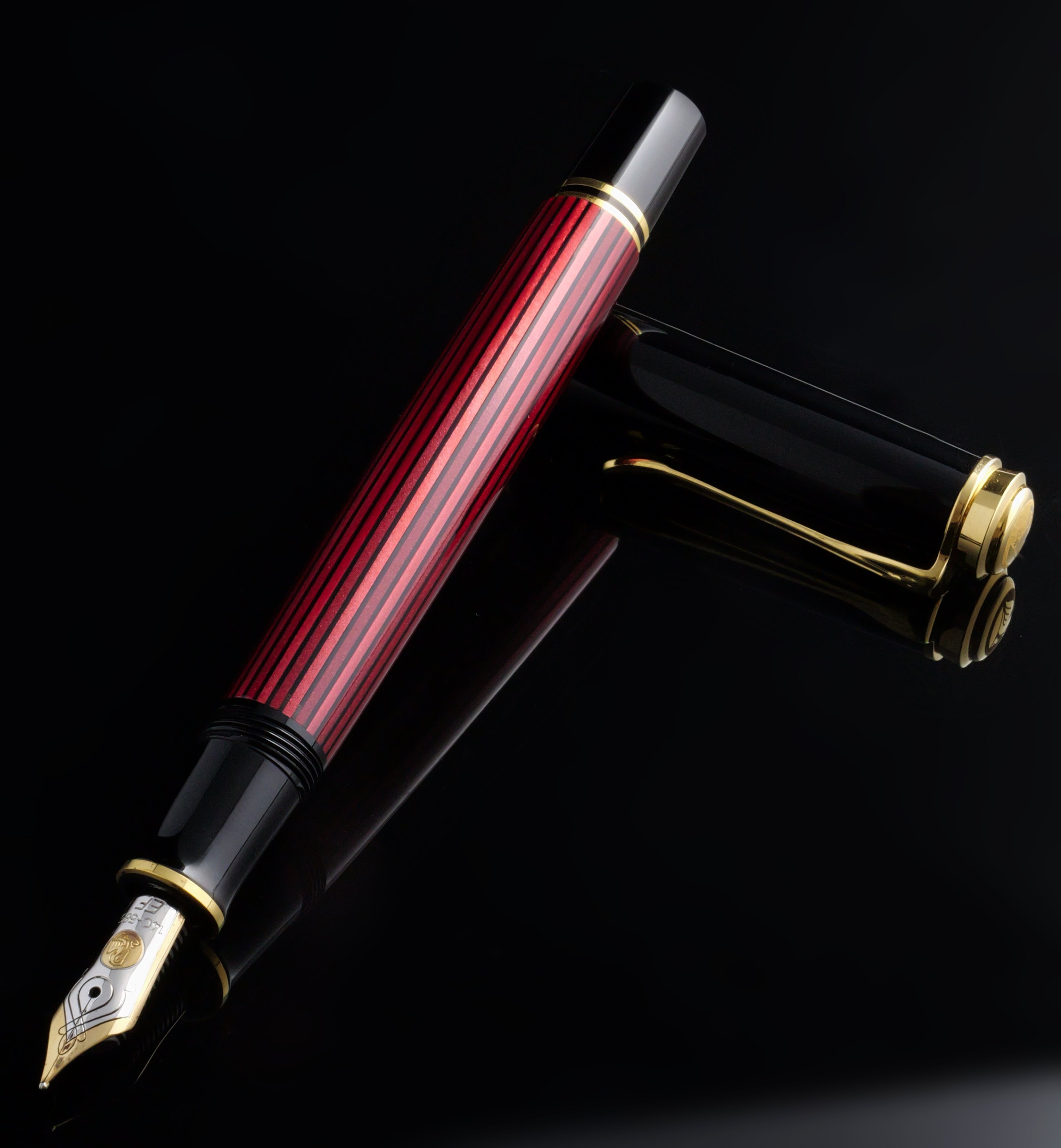 赤縞のスーべレーン：Pelikan Souverän M400 Red Stripe｜Hideo Takehara