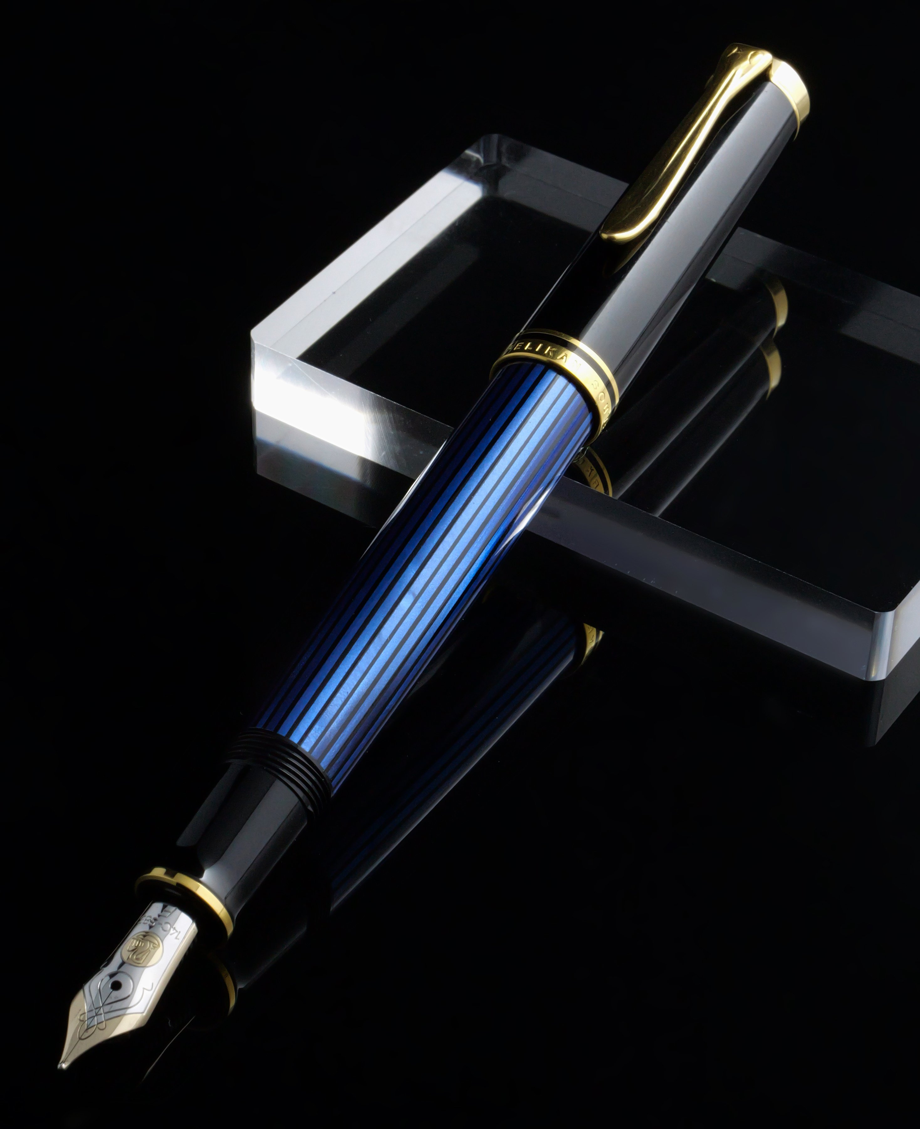 碧の余韻のスーべレーン：Pelikan Souverän M400 Blue Stripe｜Hideo