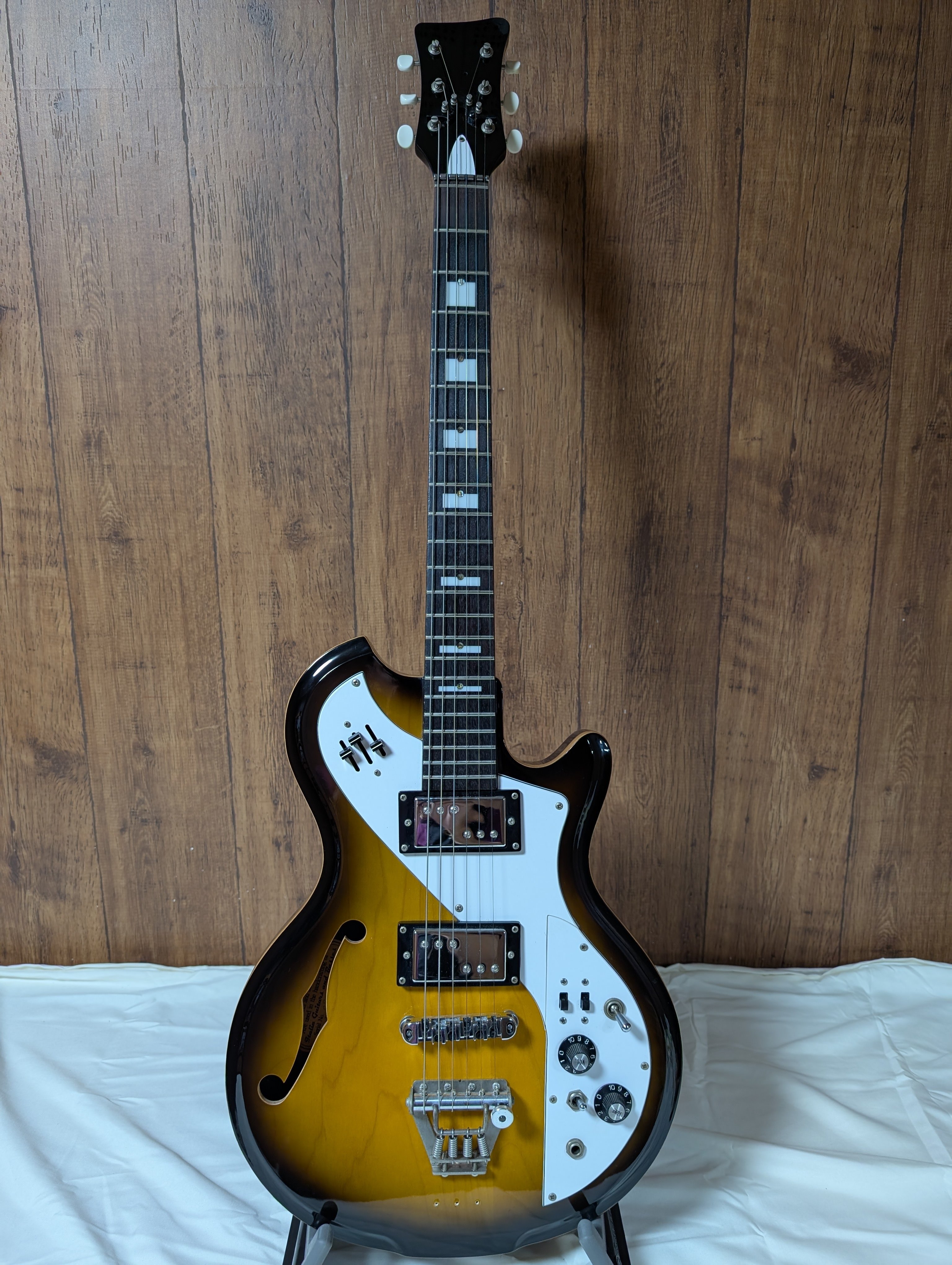 Italia Guitars Mondial ビザール風 Italia Guitars Mondial ビザール