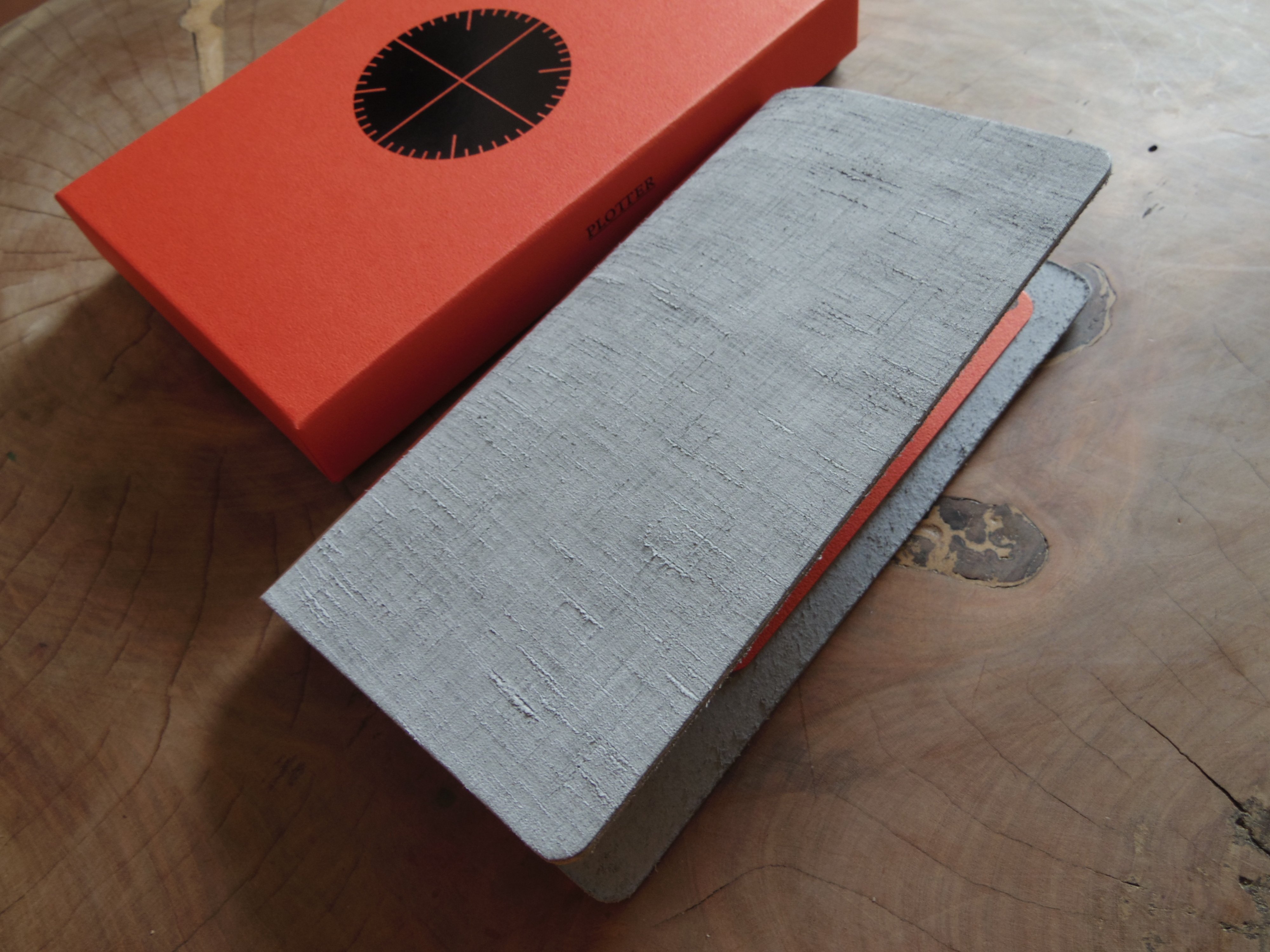 システム手帳サロン2025へ、PLOTTERテンペスティ｜手帳Q子