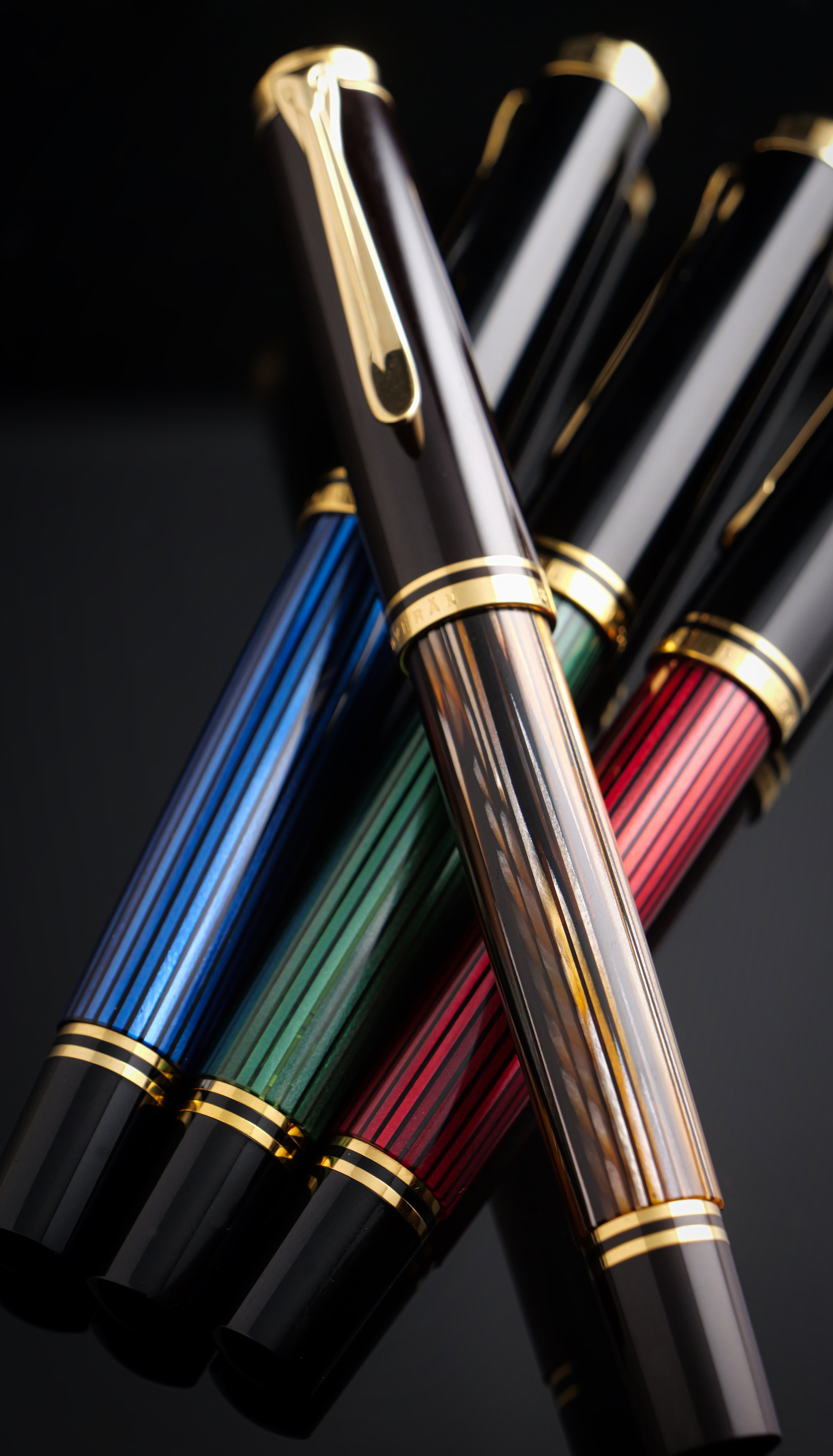 琥珀に揺れる静謐の輝き：Pelikan Souverän M400 Tortoiseshell-Brown