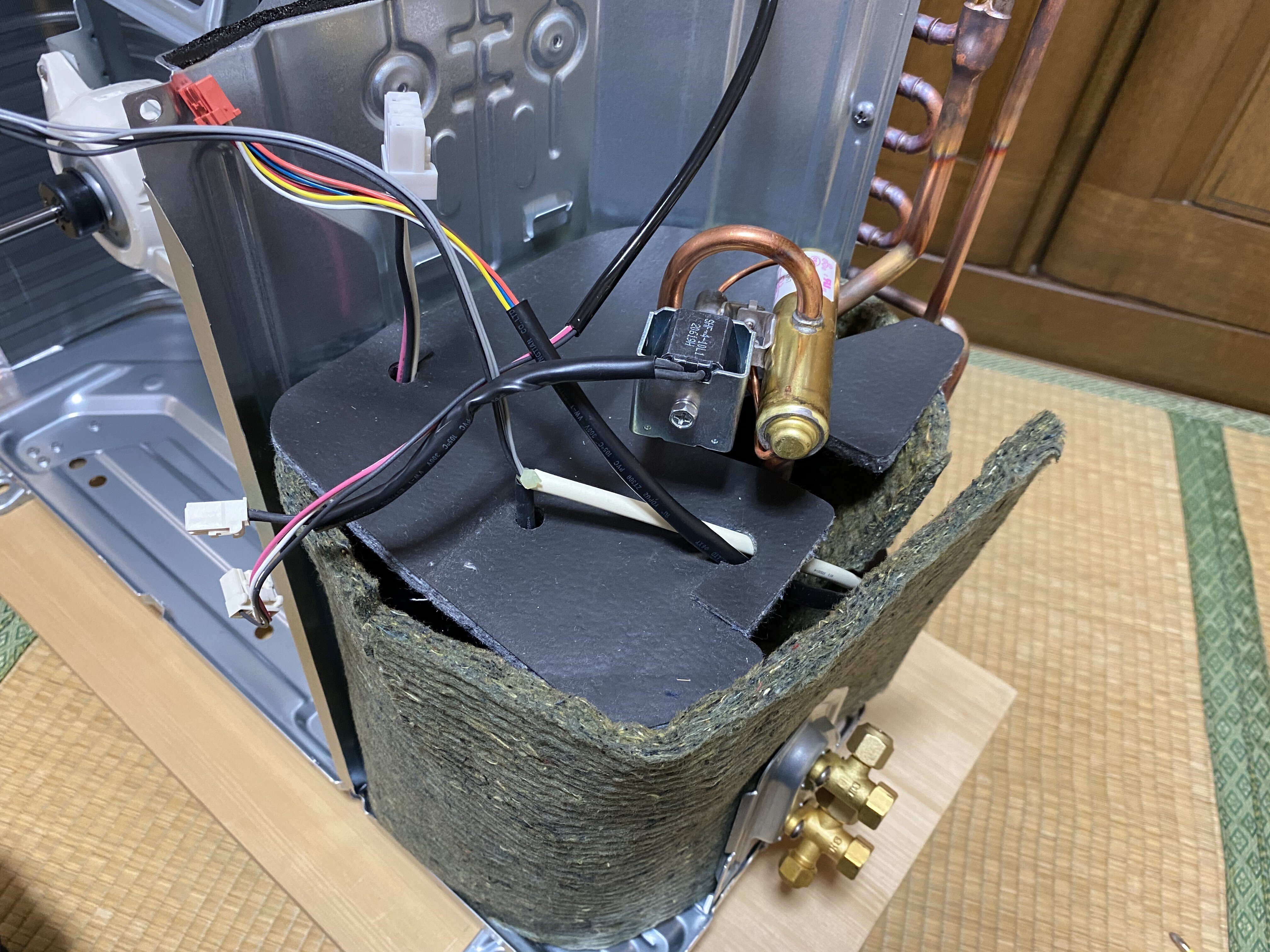 三菱電機エアコン 霧ヶ峰 GVシリーズ室外機 MSZ-GV2820の分解調査 10畳