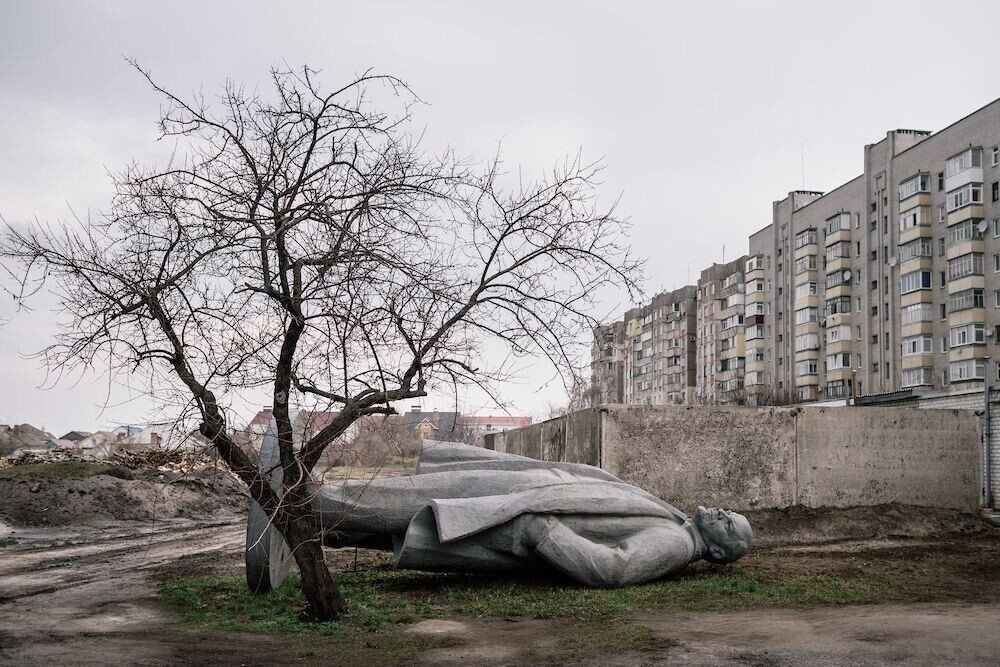 イメージと文化） レーニン像は打ち倒された｜artoday - chiaki