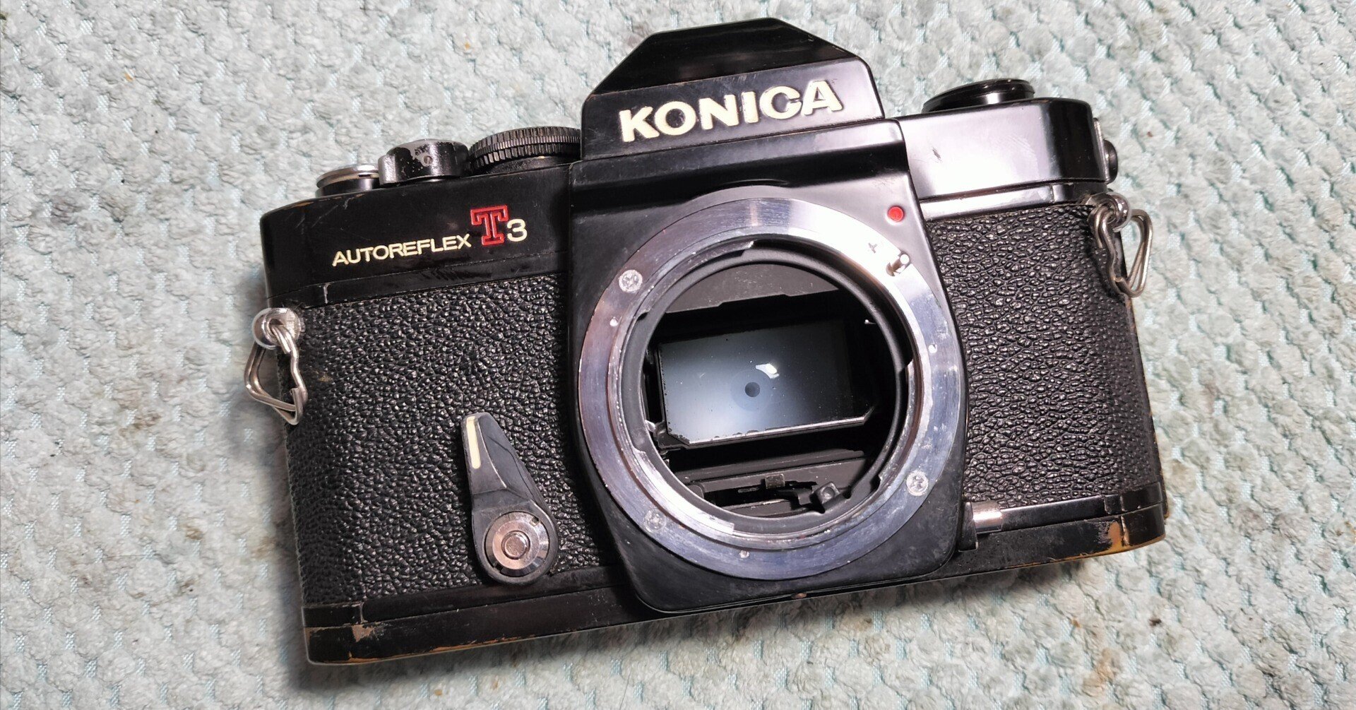 KONICA AUTOREFLEX T3の分解｜フィルムカメラ修理のアクアカメラ