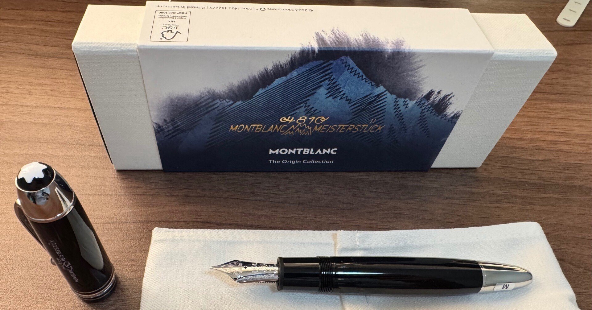MONT BLANC 万年筆 320ペン先585 黒色 ケース付き 【公式通販】