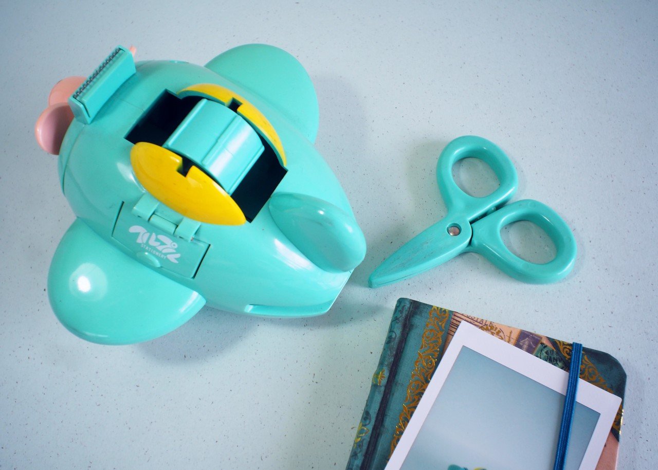 飛行機型文具がくれた魔法の瞬間。昭和レトログッズ「変身文具セット