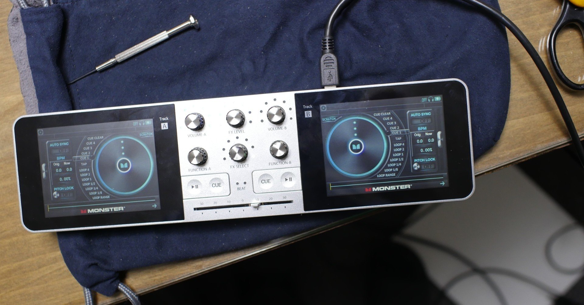 中古】MONSTER ポータブルDJシステム GODJ-C MONSTER ポータブルDJ