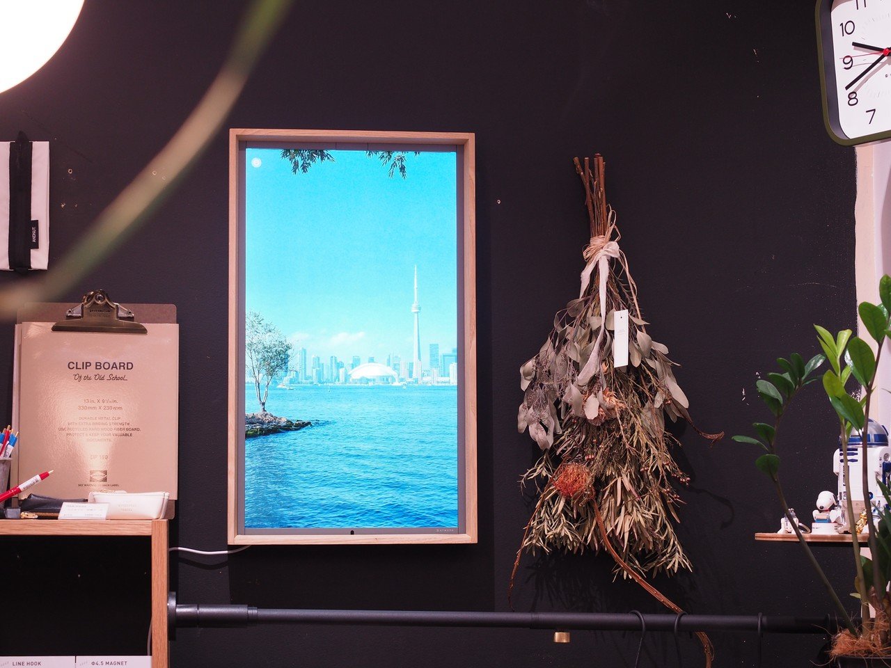 え、それモニターじゃダメなの？」を覆す『窓からの景色特化型