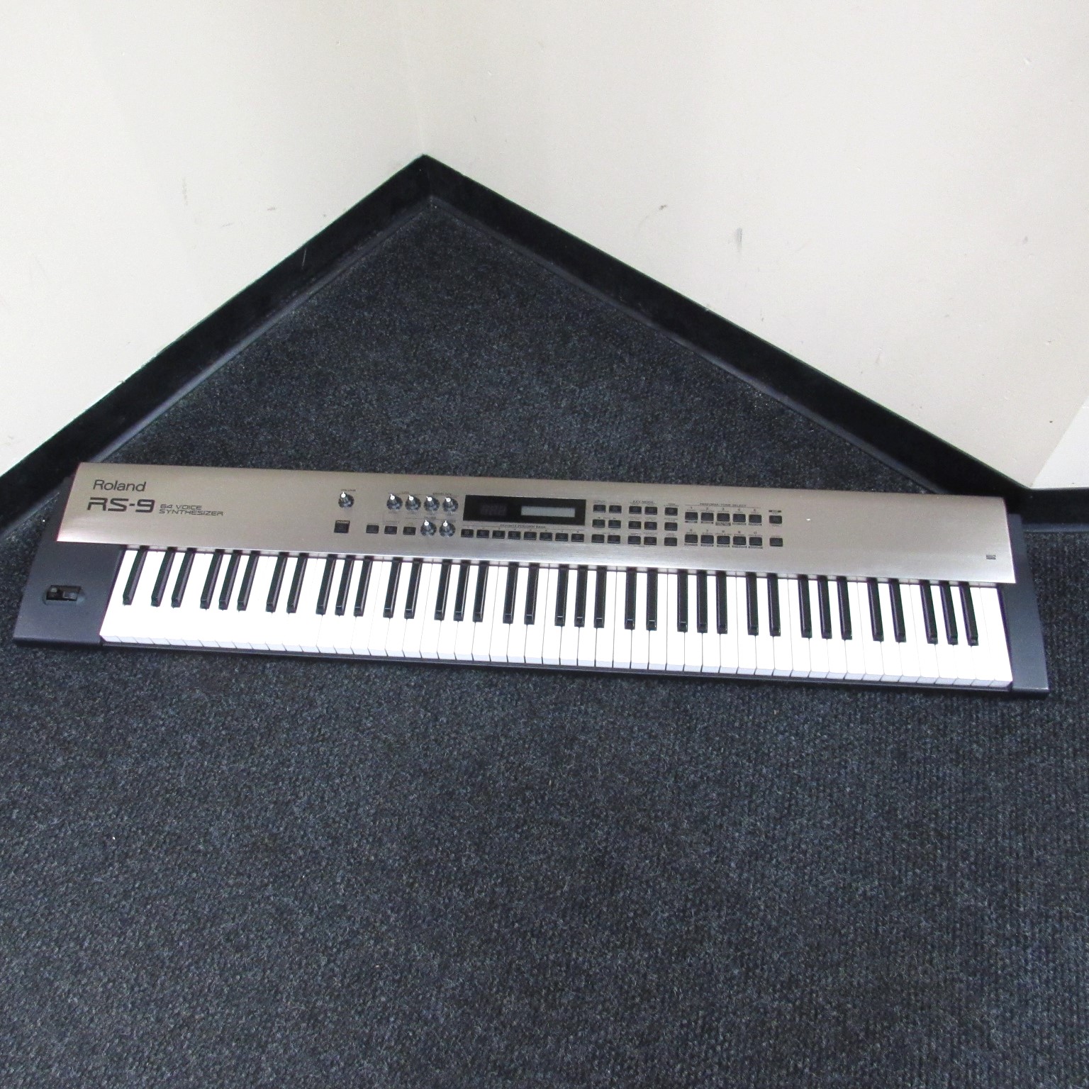 Roland RS-9 88-Key 64-Voice Keyboard Synthesizer - Local Pick-Up Only