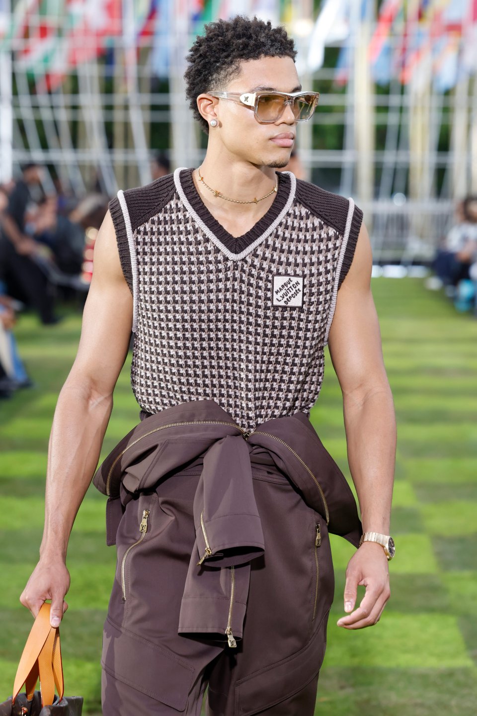 ルイ·ヴィトンの最新ウォッチが、2025春夏メンズ·コレクションのショー