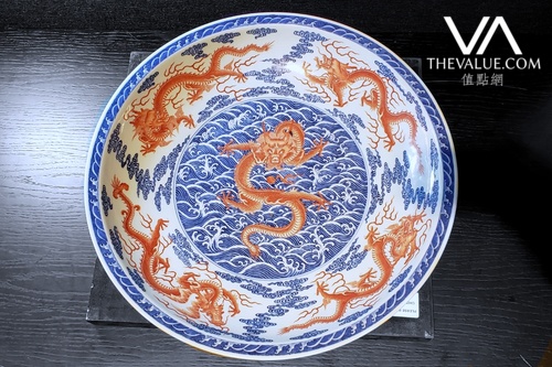 大清乾隆年制款 民国时期 五彩龍紋盘 清乾隆青花礬紅彩海水龍紋盤《大